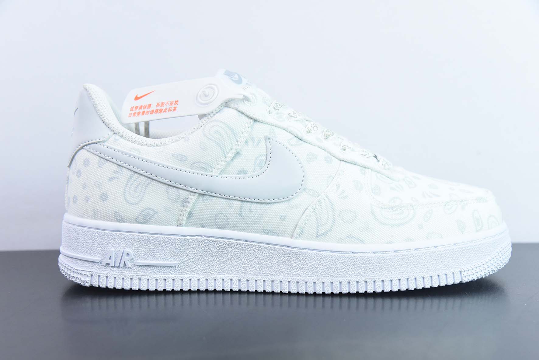 NK Air Force 1'07 白腰果花布面 空军一号低帮休闲板鞋 货号：DG2296-088