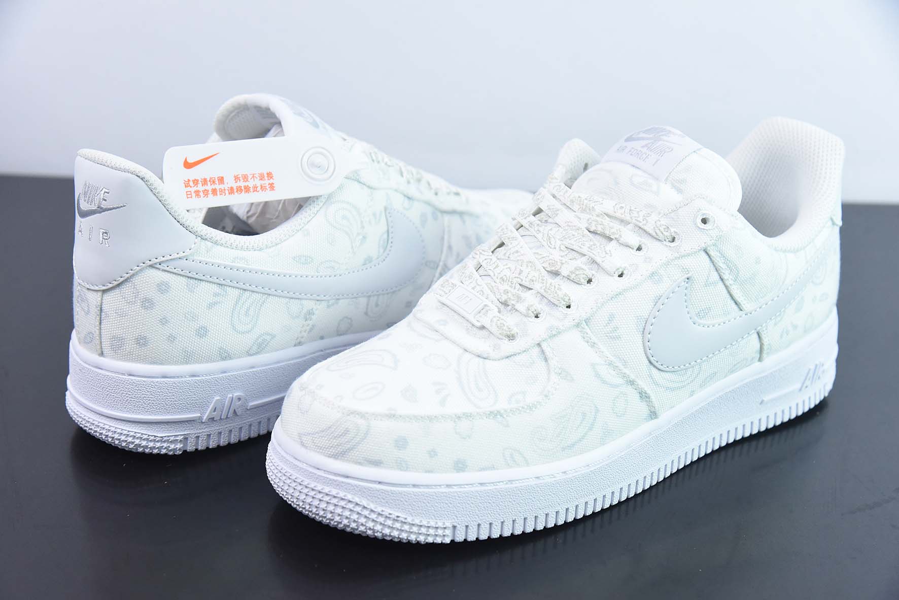 NK Air Force 1'07 白腰果花布面 空军一号低帮休闲板鞋 货号：DG2296-088