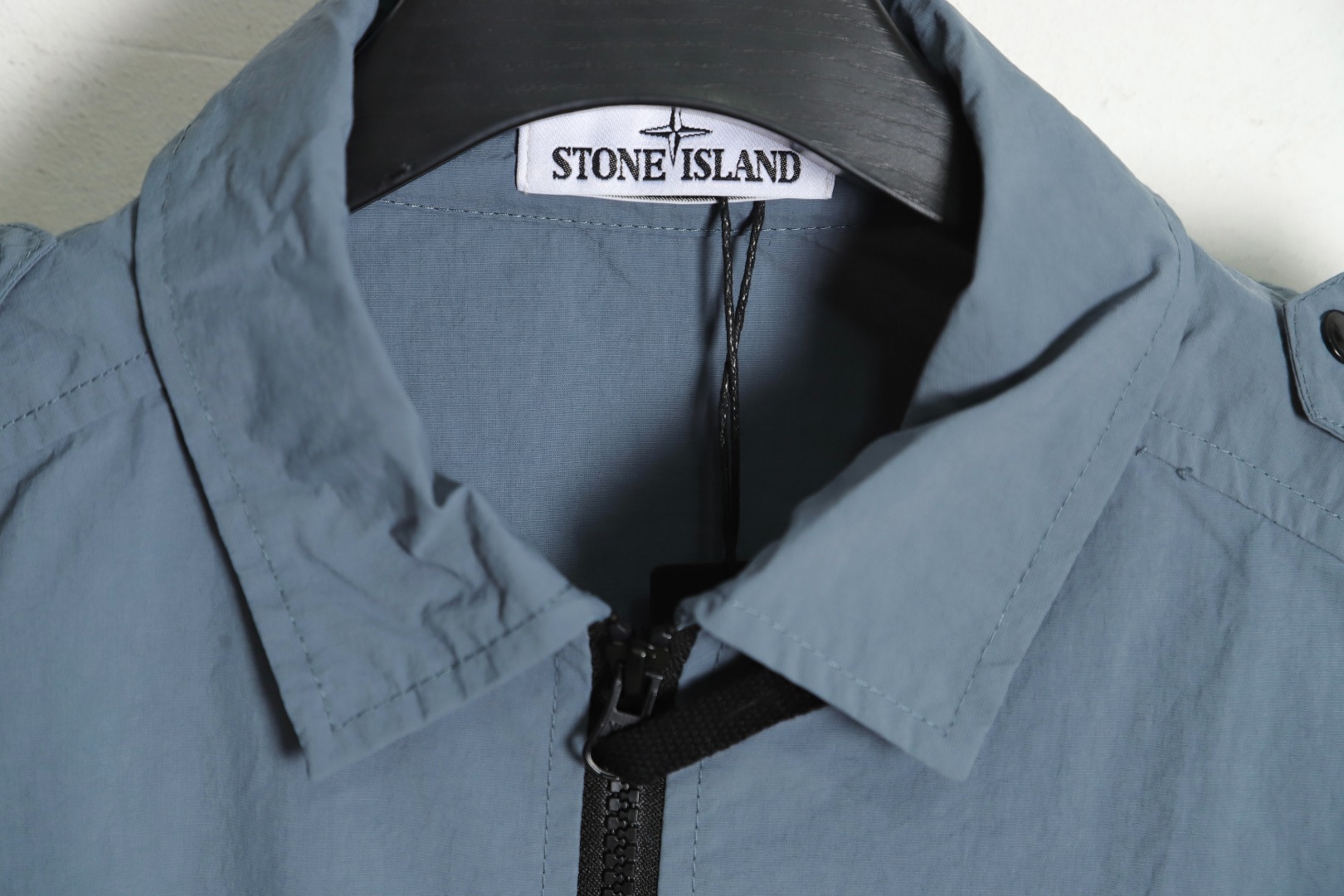 300 STONE ISLAND 石头岛 肩膀徽标尼龙工装夹克