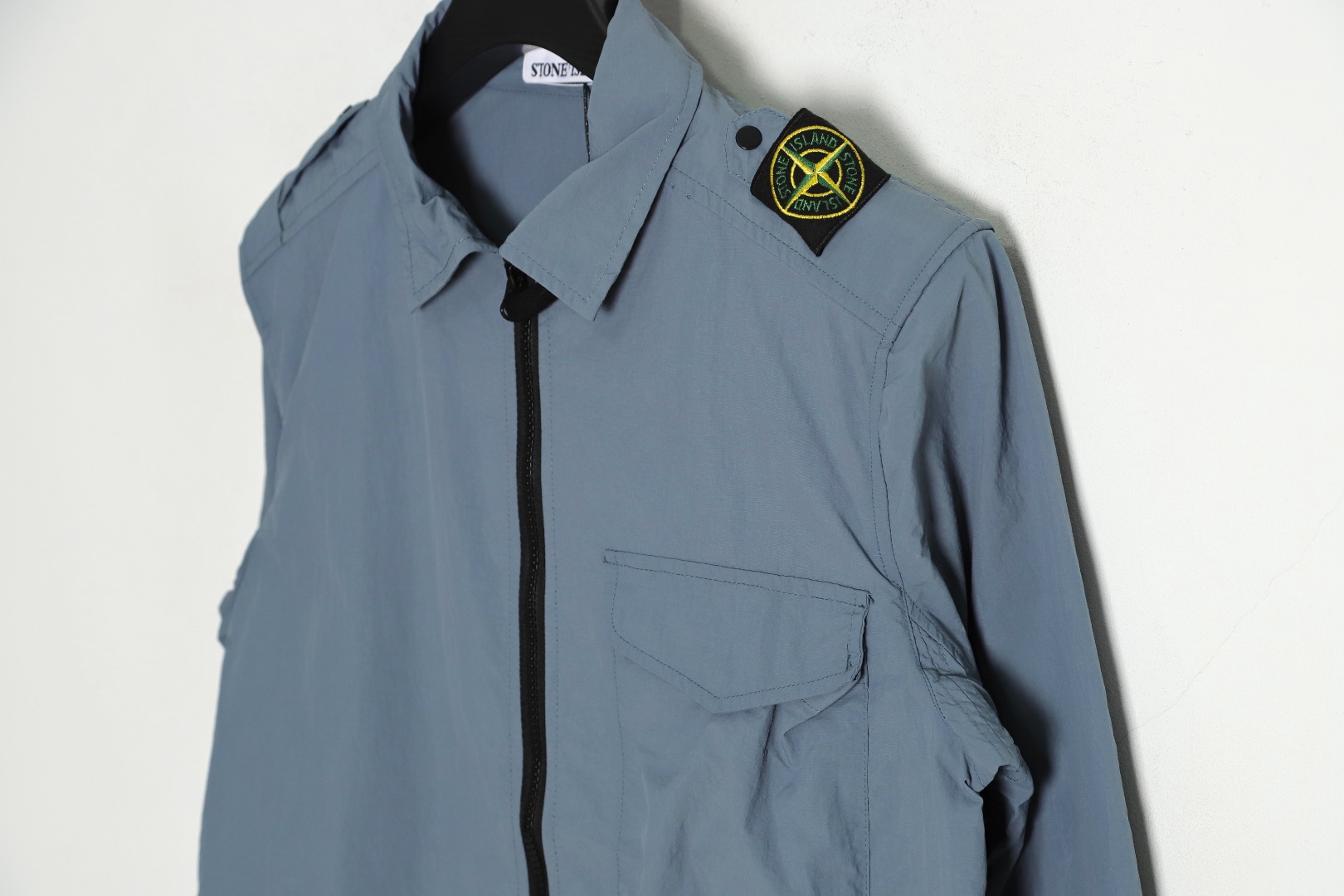 300 STONE ISLAND 石头岛 肩膀徽标尼龙工装夹克