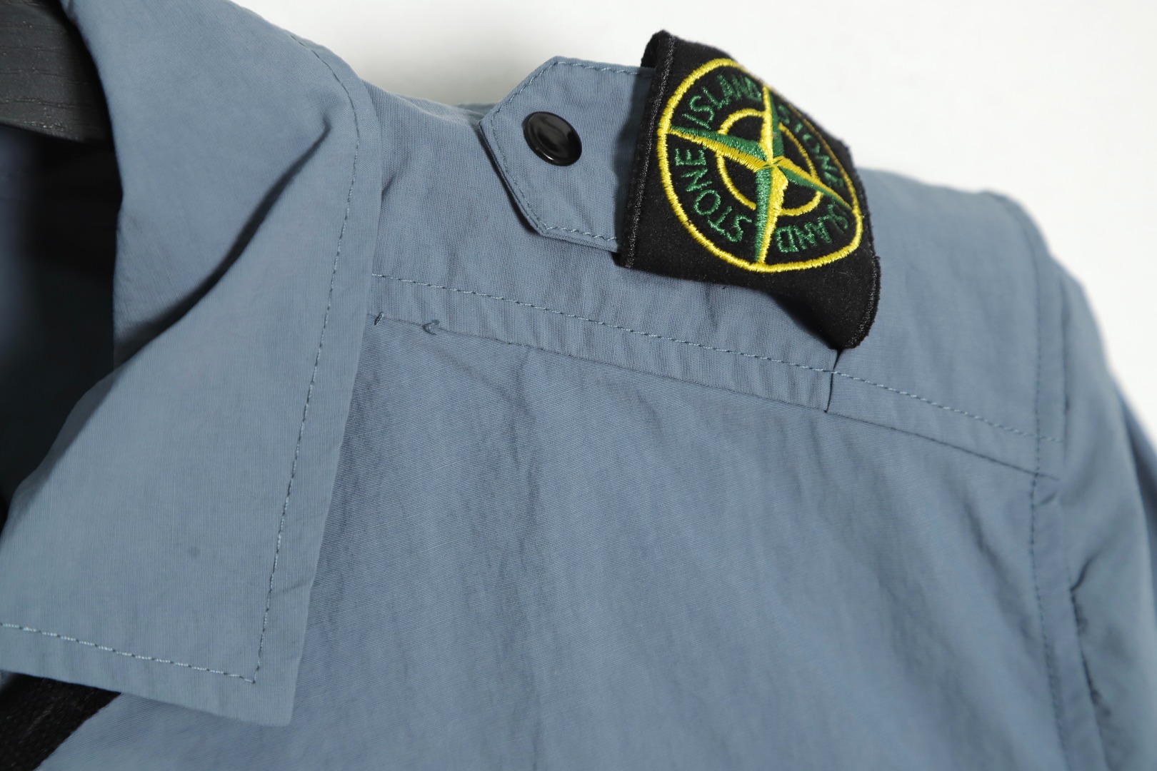 300 STONE ISLAND 石头岛 肩膀徽标尼龙工装夹克