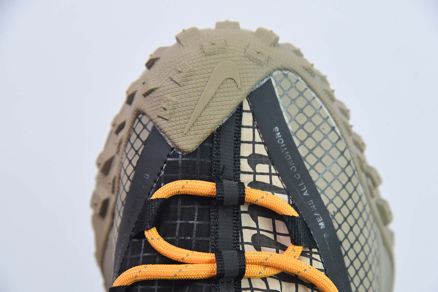 Nike ACG Mountain Fly Low GORE-TEX 户外登山运动鞋/沙漠 货号：CT2904-200