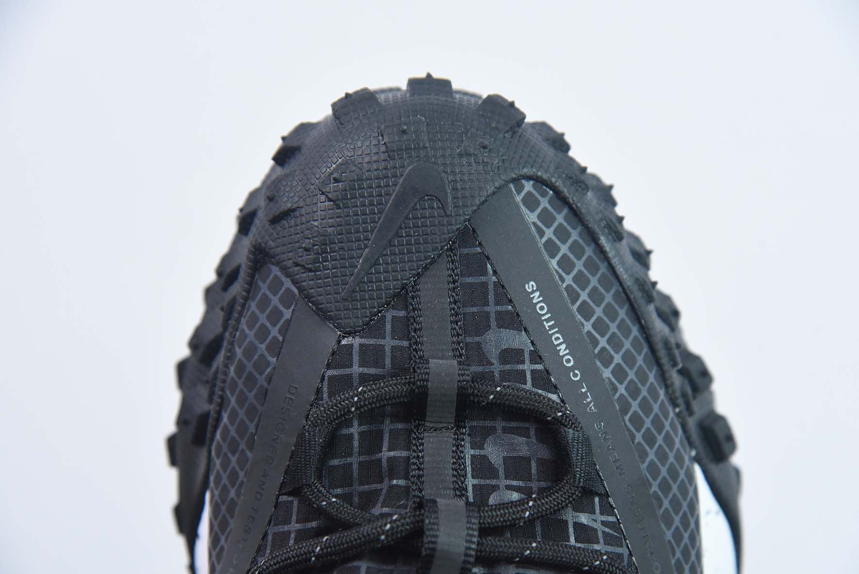 Nike ACG Mountain Fly Low GORE-TEX 户外登山运动鞋/黑白 货号：DD4565-001