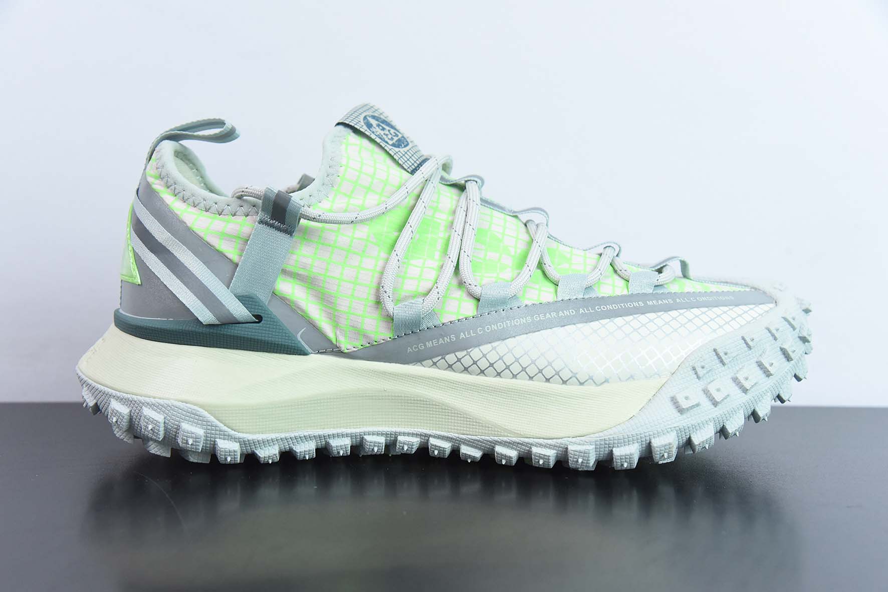 Nike ACG Mountain Fly Low GORE-TEX 户外登山运动鞋/荧光绿 货号:DJ4030 001