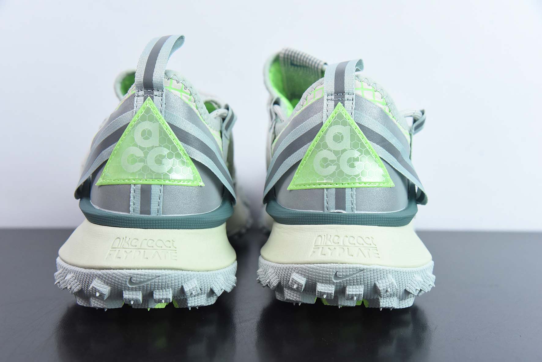 Nike ACG Mountain Fly Low GORE-TEX 户外登山运动鞋/荧光绿 货号:DJ4030 001
