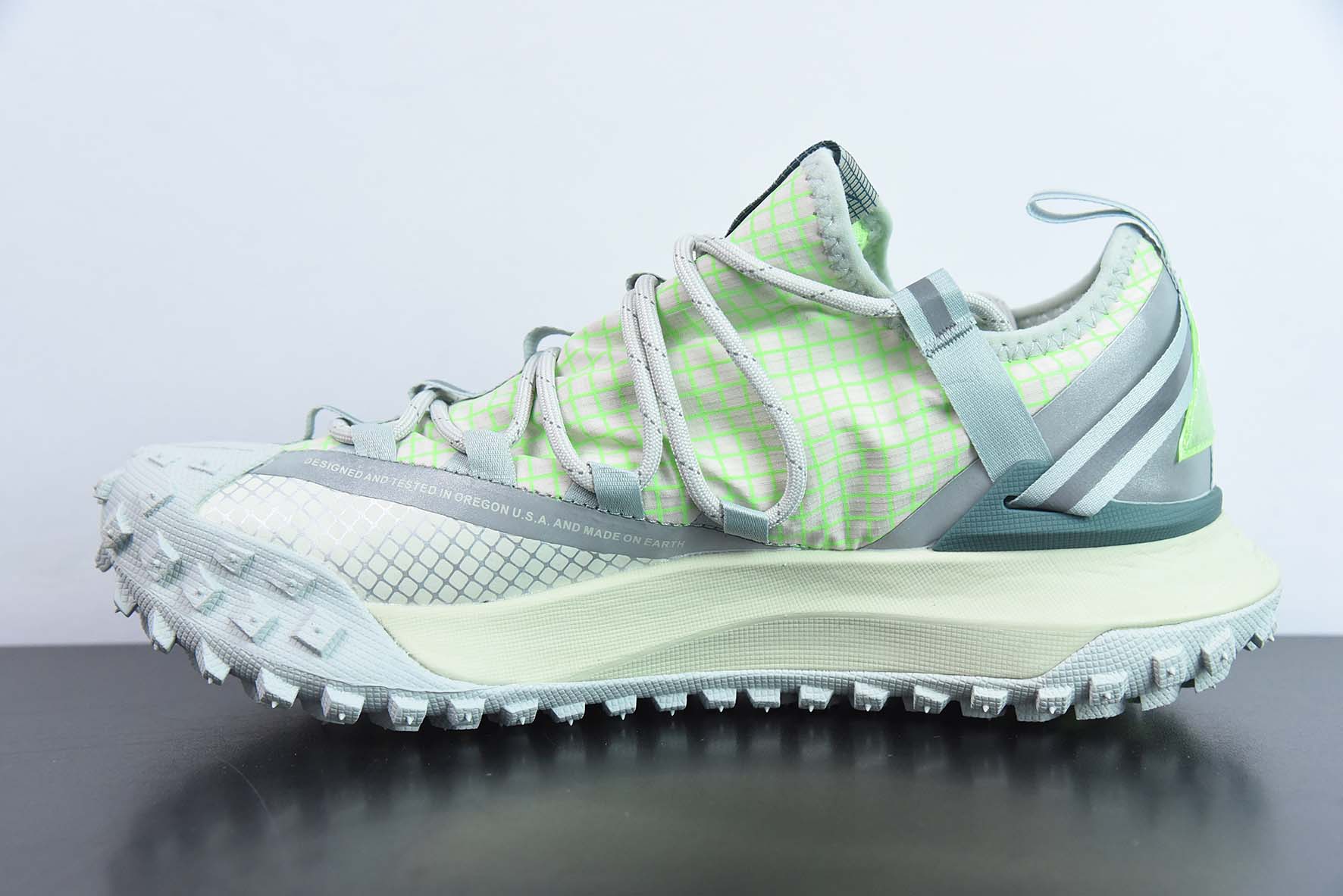 Nike ACG Mountain Fly Low GORE-TEX 户外登山运动鞋/荧光绿 货号:DJ4030 001