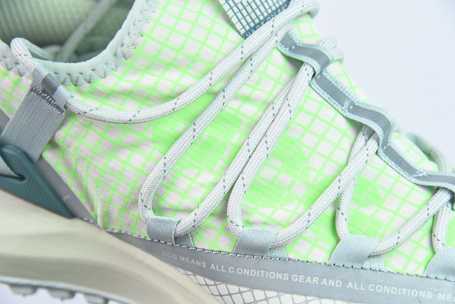 Nike ACG Mountain Fly Low GORE-TEX 户外登山运动鞋/荧光绿 货号:DJ4030 001