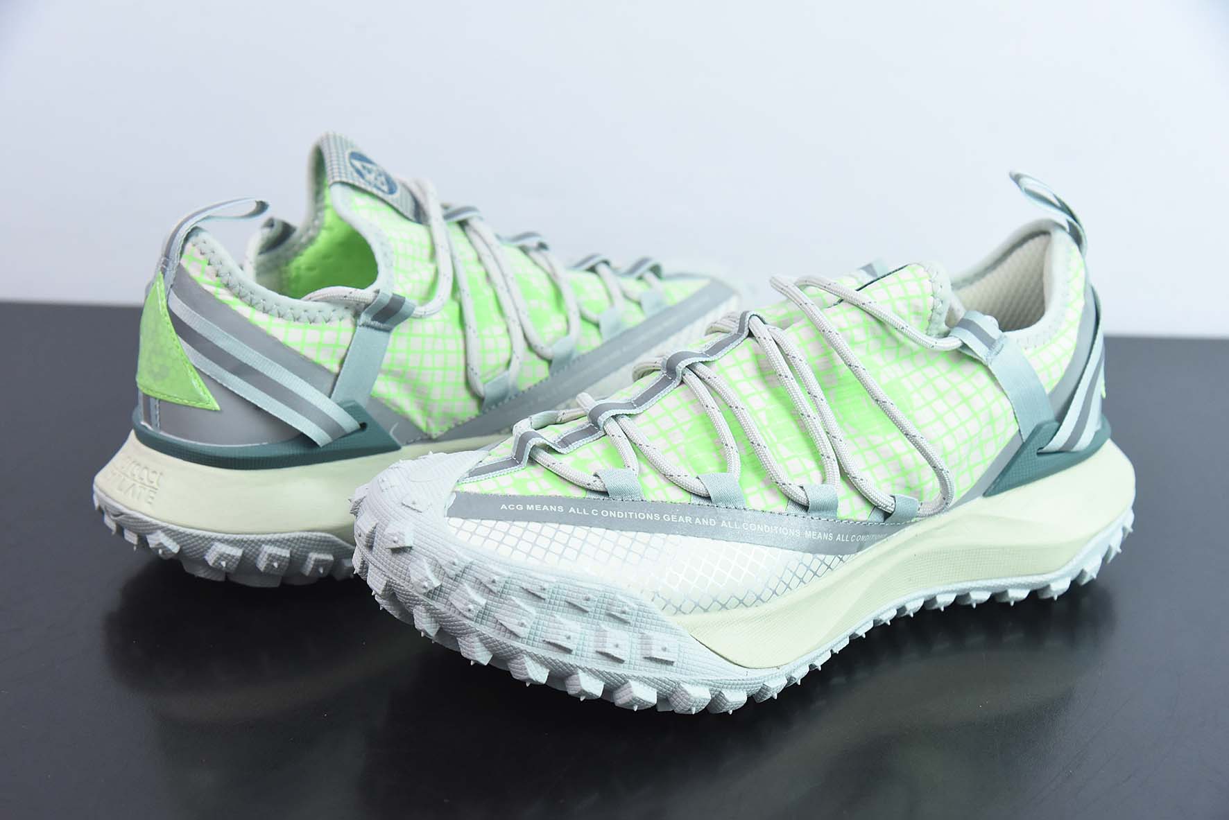 Nike ACG Mountain Fly Low GORE-TEX 户外登山运动鞋/荧光绿 货号:DJ4030 001