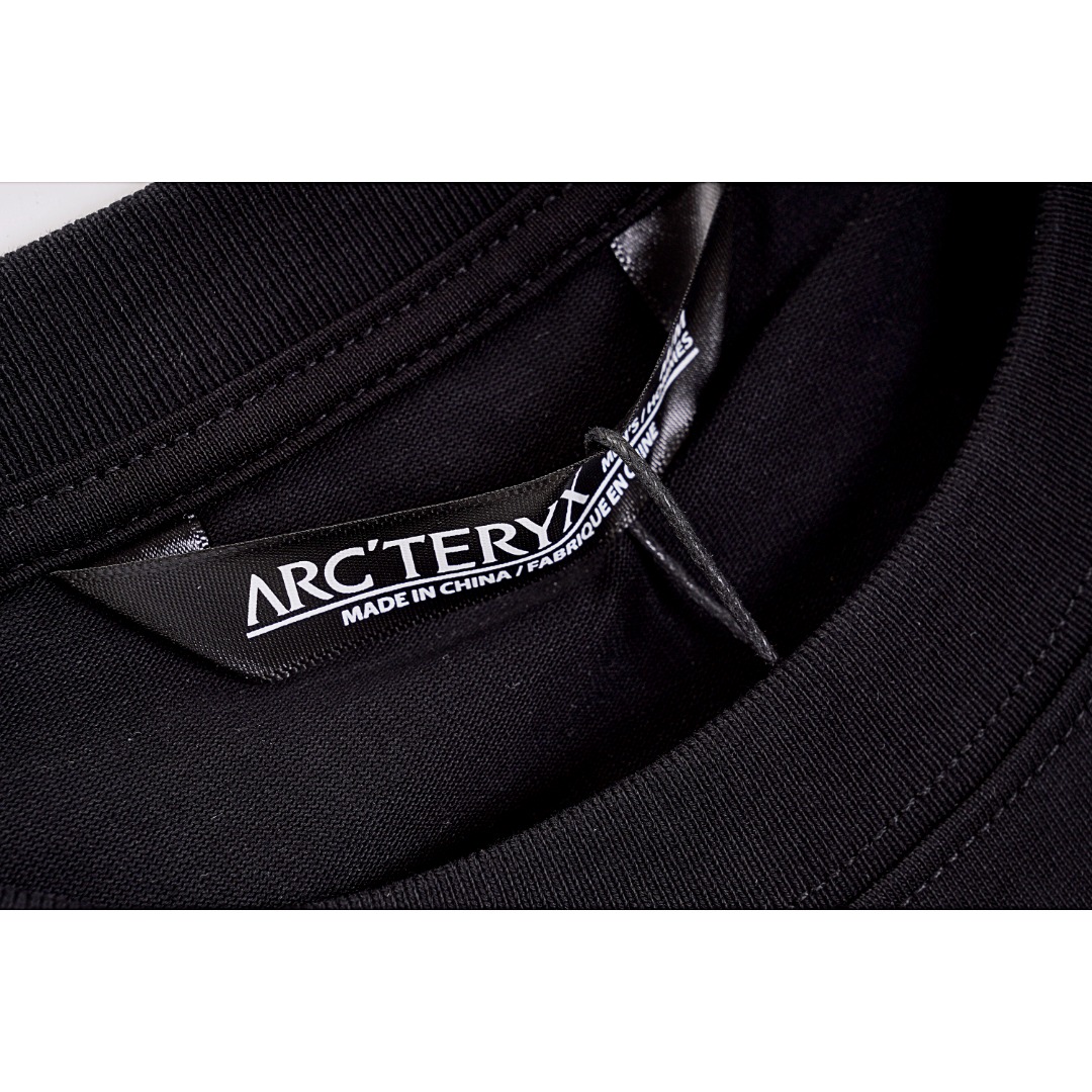 💰140
ARC'TERYX/始祖鸟 23ss 化石印花短袖
Size：S M L XL

左胸品牌LOGO圆章+背后岩层化石图案设计，灰调图案，数码印花，逼真立体，经典百搭不过时，时尚有活力，定织定染高克重面料，1-1工艺制作

款式编号：ZZ-5605605615