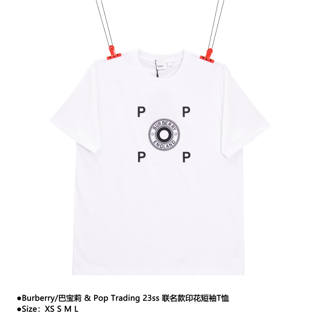 Burberry巴宝莉 & Pop Trading 23ss 联名款印花短袖T恤 高品质 Burberry and Top Trading 联名 Burberry 携手 Pop Trading company 推出全新联名胶囊系列. 融合 Burberry 经典设计精髓与来自阿姆斯特丹的滑板风格, 礼赞品牌开拓冒险精神与自由运动气息,男女同款,对版辅料. 款式编号:E-5656056015