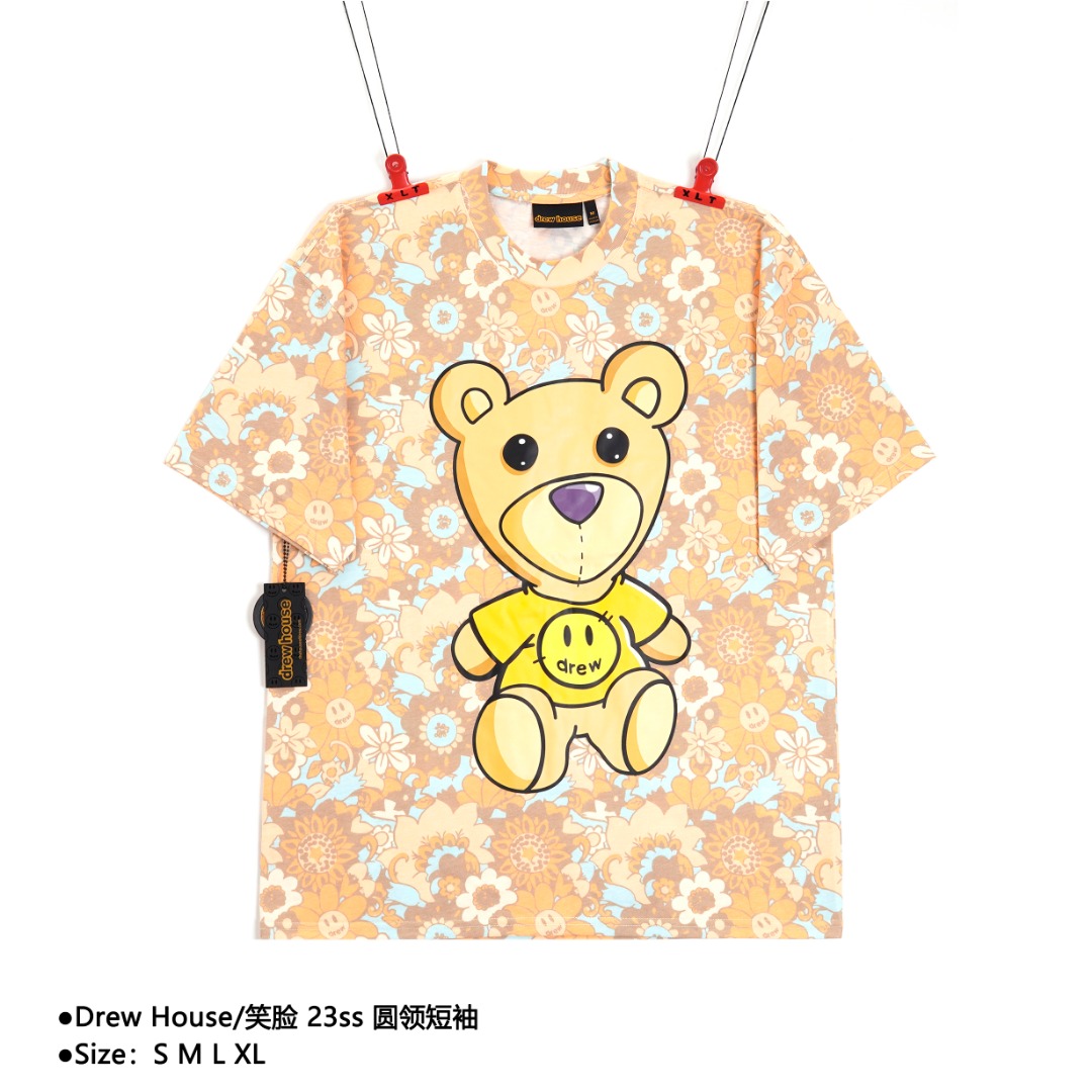 💰130
Drew House/笑脸 23ss 圆领短袖
Size:S M L XL
定织定染面料,匹布数码印
进口胶浆印花,领口纯棉螺纹定制,不易变形,可区别市场版本,开模定制新款吊牌 水洗标 原包装袋
款式编号:GG-56506056014