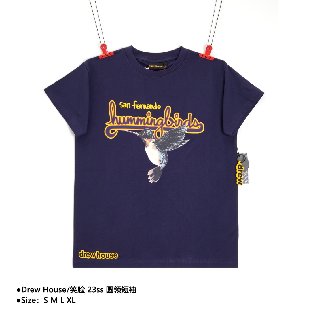 💰130
Drew House/笑脸 23ss 圆领短袖
Size：S M L XL

定织定染面料，匹布数码印
进口胶浆印花，领口纯棉螺纹定制，不易变形，可区别市场版本，开模定制新款吊牌 水洗标    原包装袋

款式编号：GG-560560514