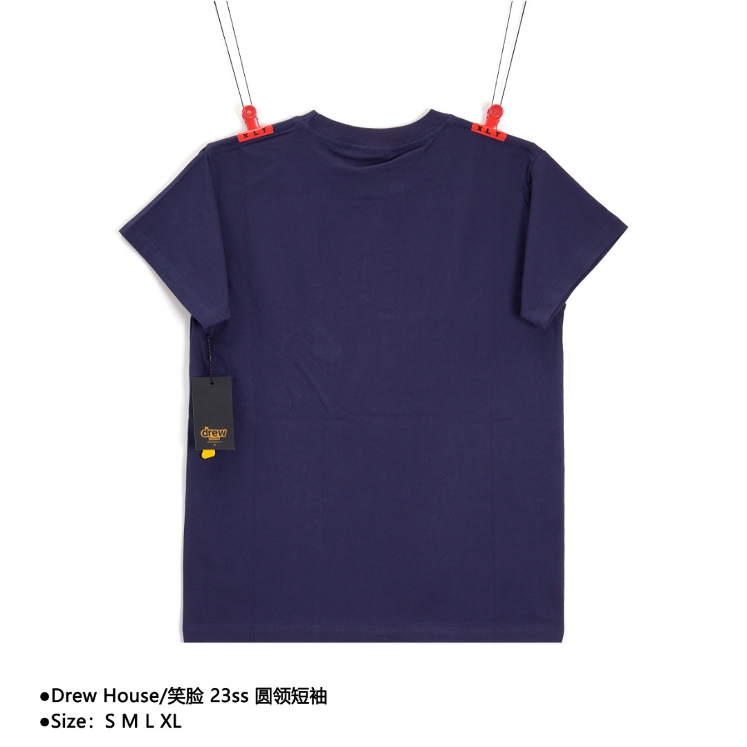 💰130
Drew House/笑脸 23ss 圆领短袖
Size:S M L XL
定织定染面料,匹布数码印
进口胶浆印花,领口纯棉螺纹定制,不易变形,可区别市场版本,开模定制新款吊牌 水洗标 原包装袋
款式编号:GG-560560514