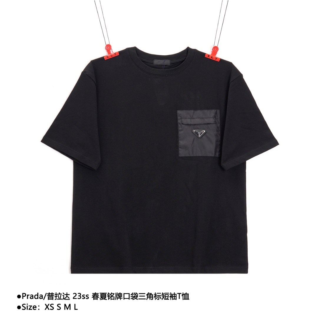 Prada/普拉达 23ss春夏铭牌口袋三角标短袖T恤 0克双纱爽滑棉 穿着清凉透气.定制原版三角标 精湛做工 原版吊牌水洗包装,双纱平纹面料,水洗预缩+酵素除毛,代工厂制单 高品质,男女同款,潮人必备 款式编号:PP-560560515