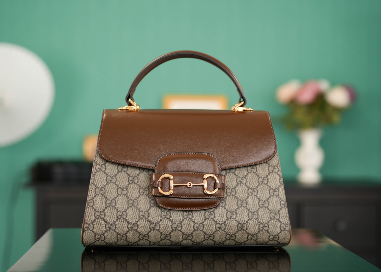 正品级GGHorsebit1955系列中号手袋棕色29cm正品售价134,500系列的浓郁复古气息继续采