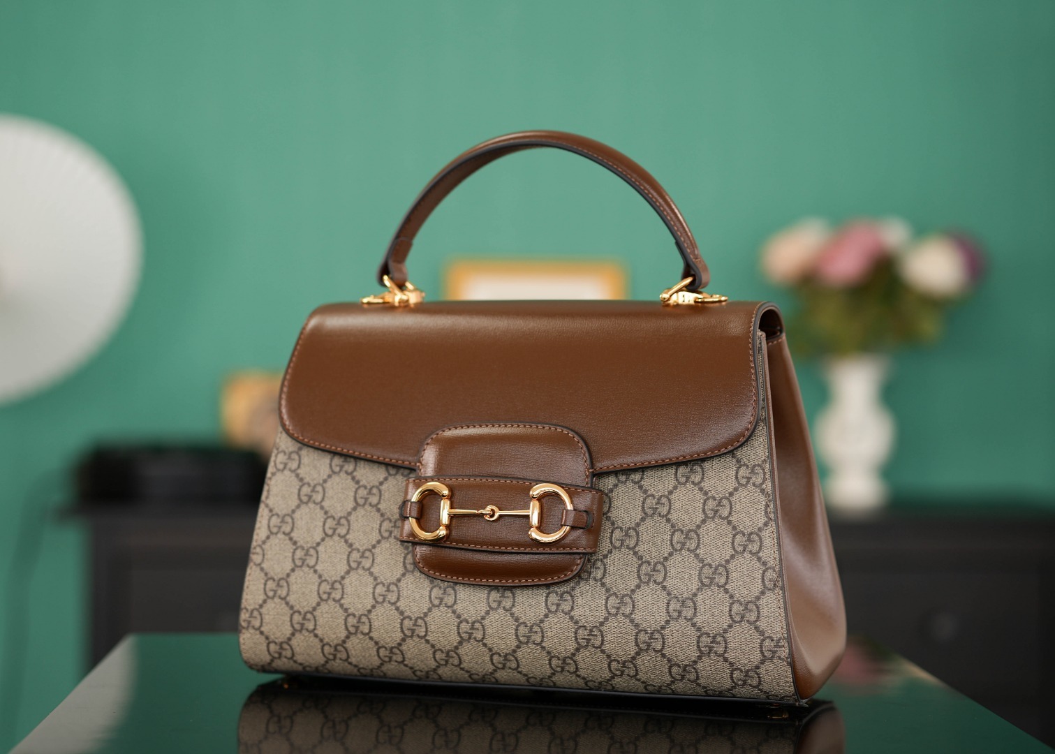 正品级GGHorsebit1955系列中号手袋棕色29cm正品售价134,500系列的浓郁复古气息继续采