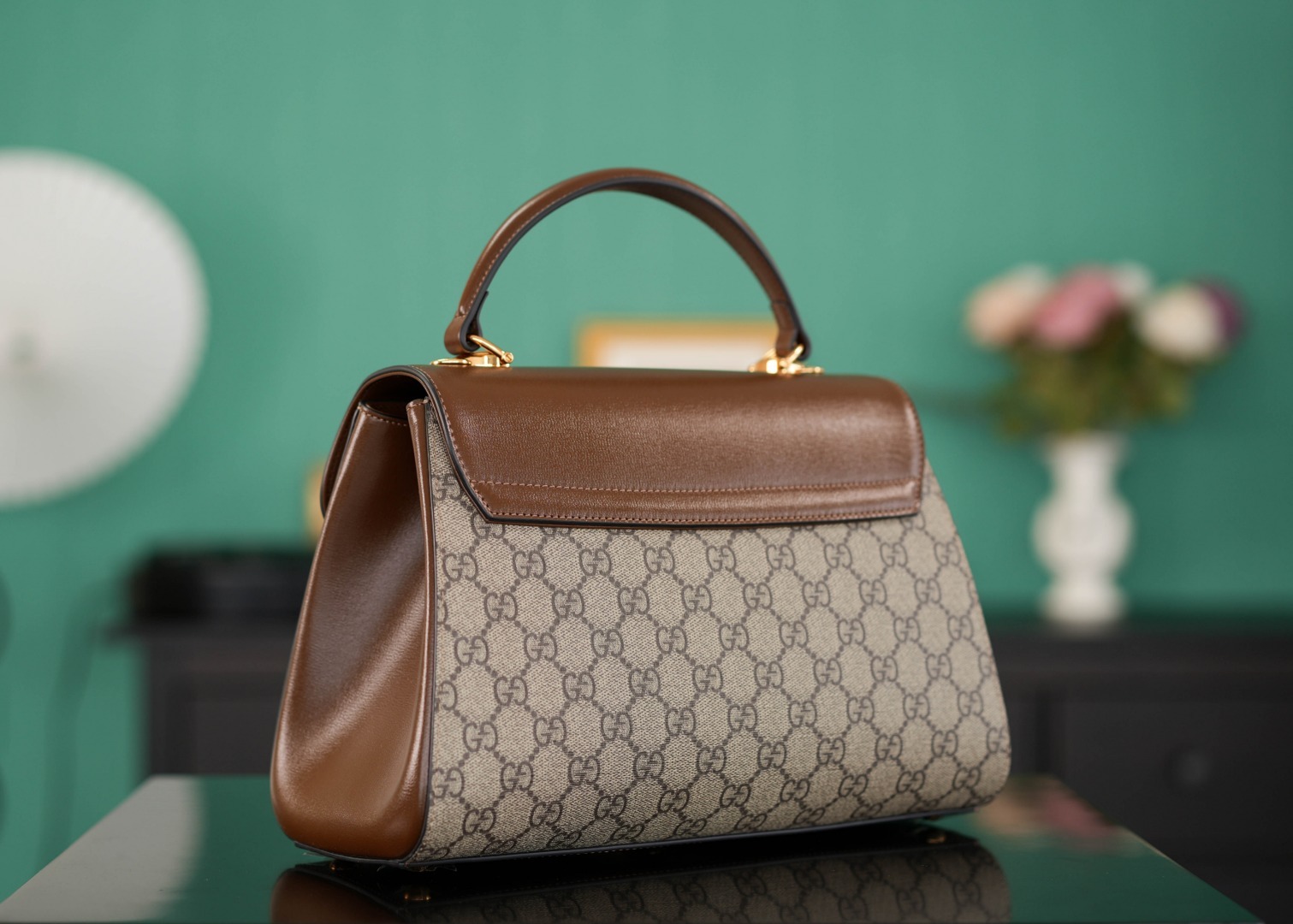 正品级GGHorsebit1955系列中号手袋棕色29cm正品售价134,500系列的浓郁复古气息继续采