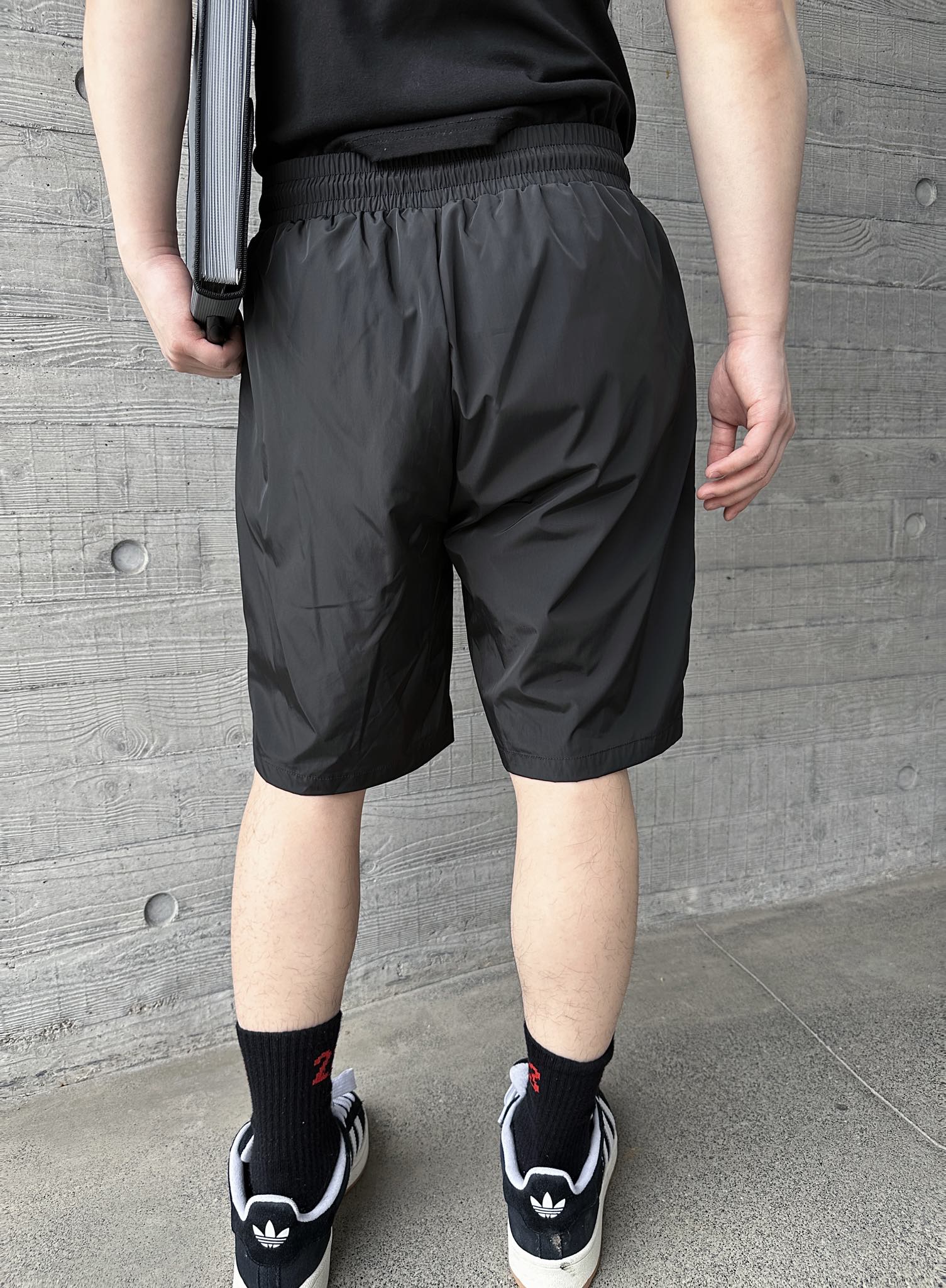 上身素材# Prada/普拉达 三角标沙滩短裤