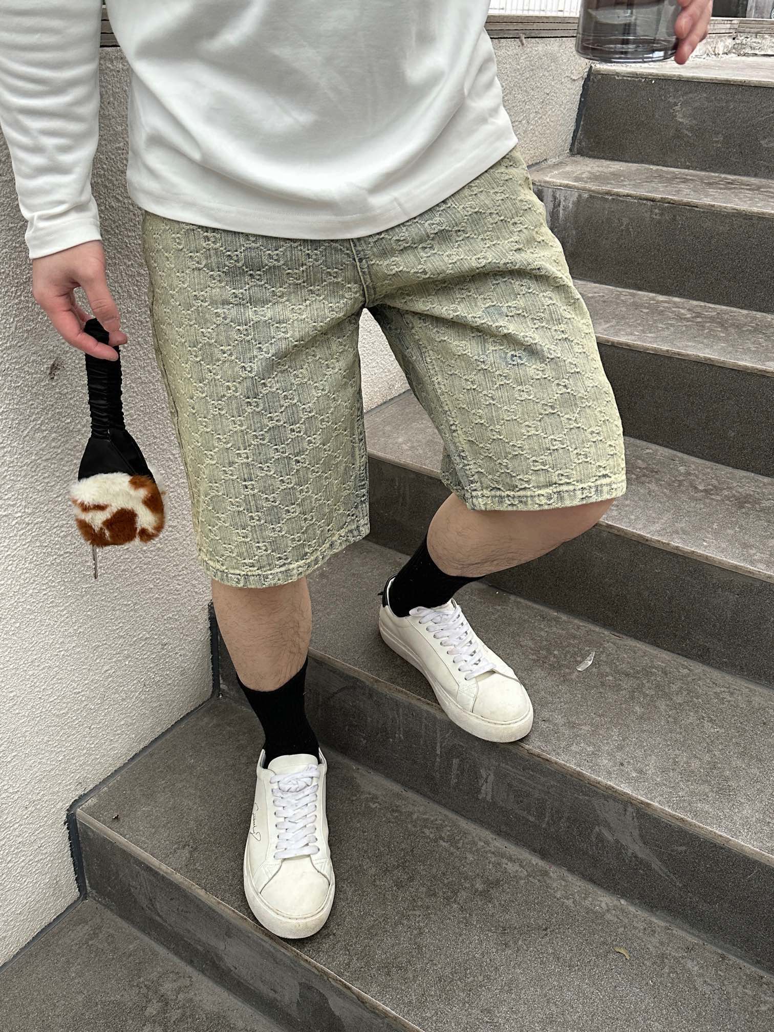 上身素材# Gucci/古驰 经典满印LOGO水洗牛仔短裤