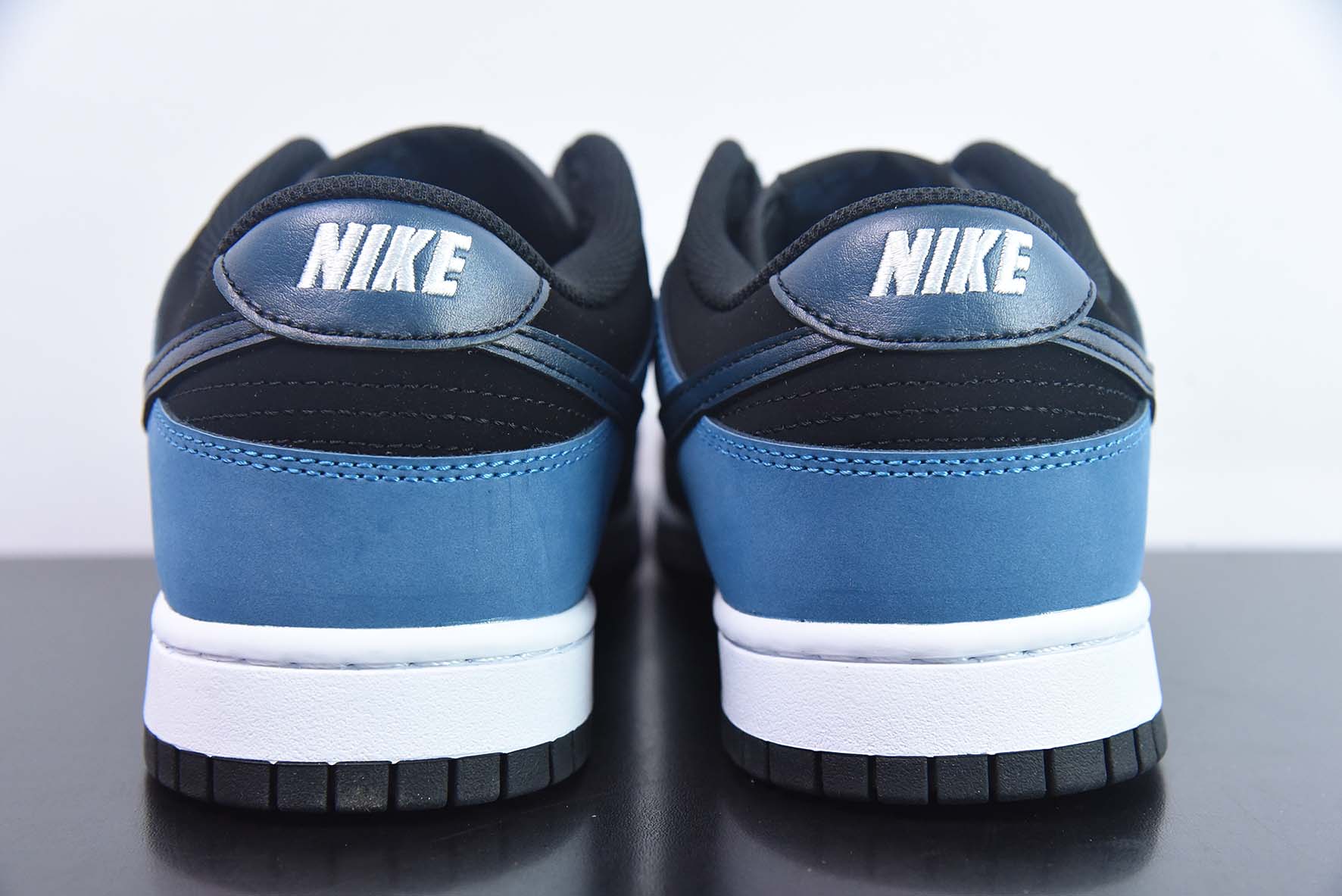 Nike SB  Dunk Low “Industrial Blue”黑白蓝低帮运动鞋 官方货号：FD6923 100