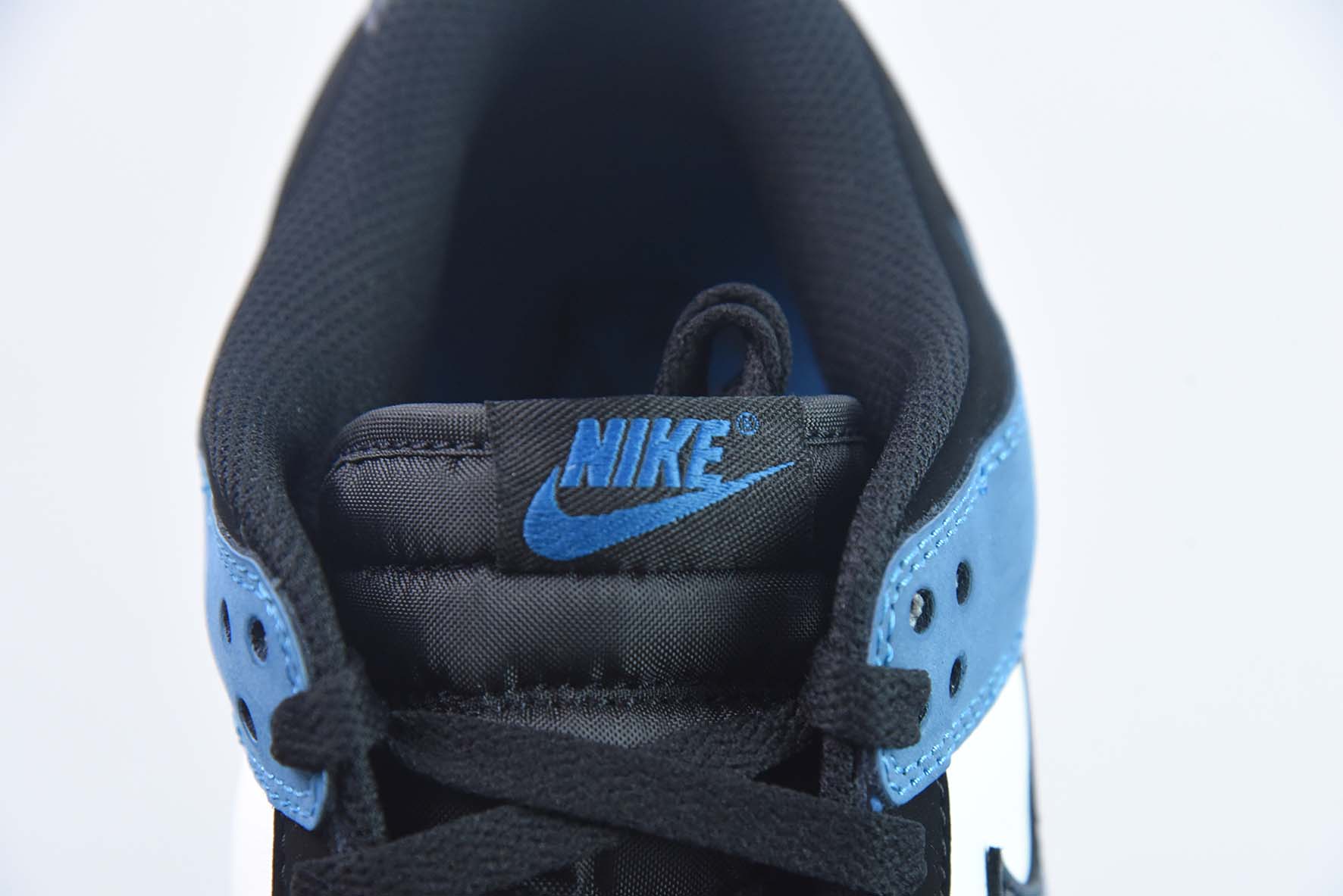 Nike SB  Dunk Low “Industrial Blue”黑白蓝低帮运动鞋 官方货号：FD6923 100