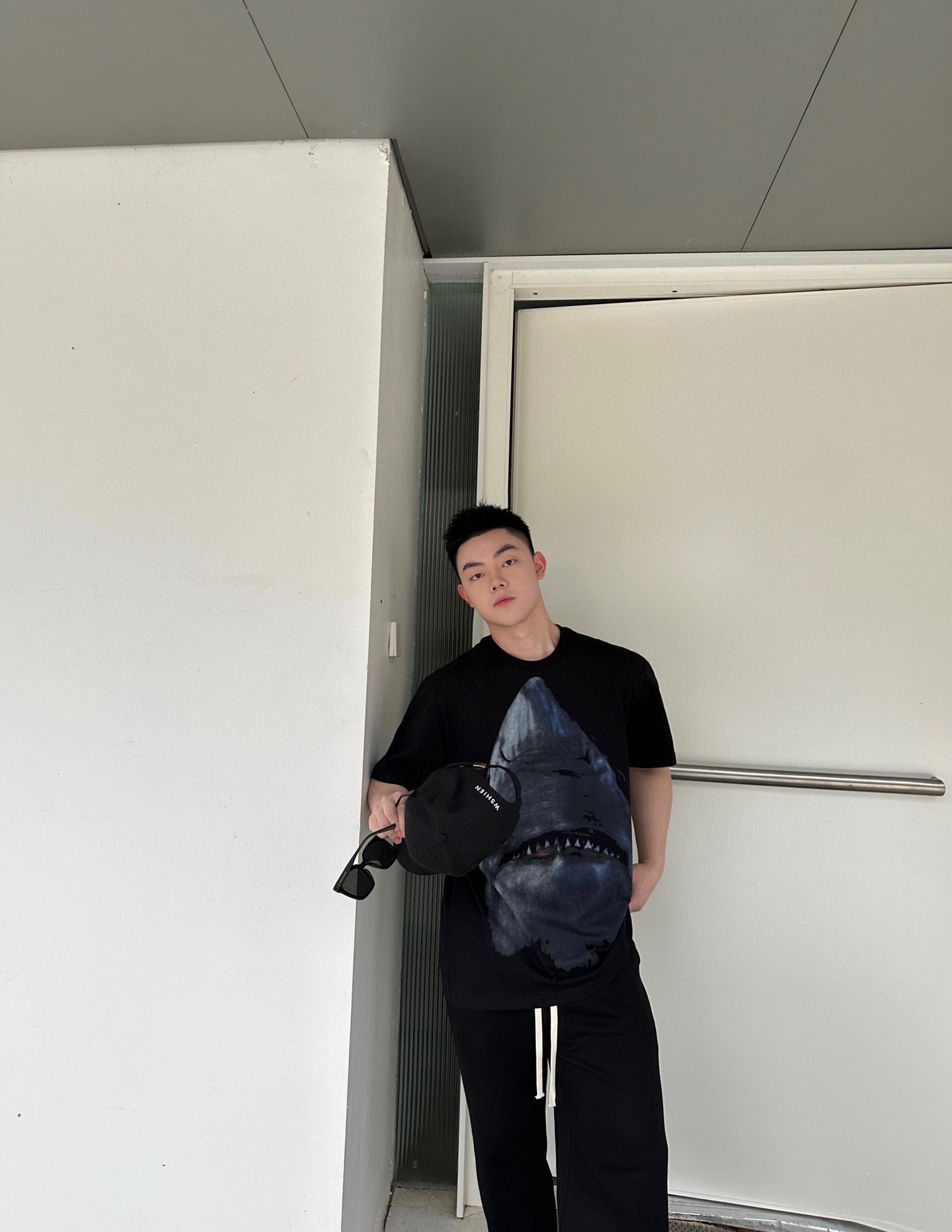 上身素材# GIVENCHY/纪梵希 鲨鱼印花圆领T恤