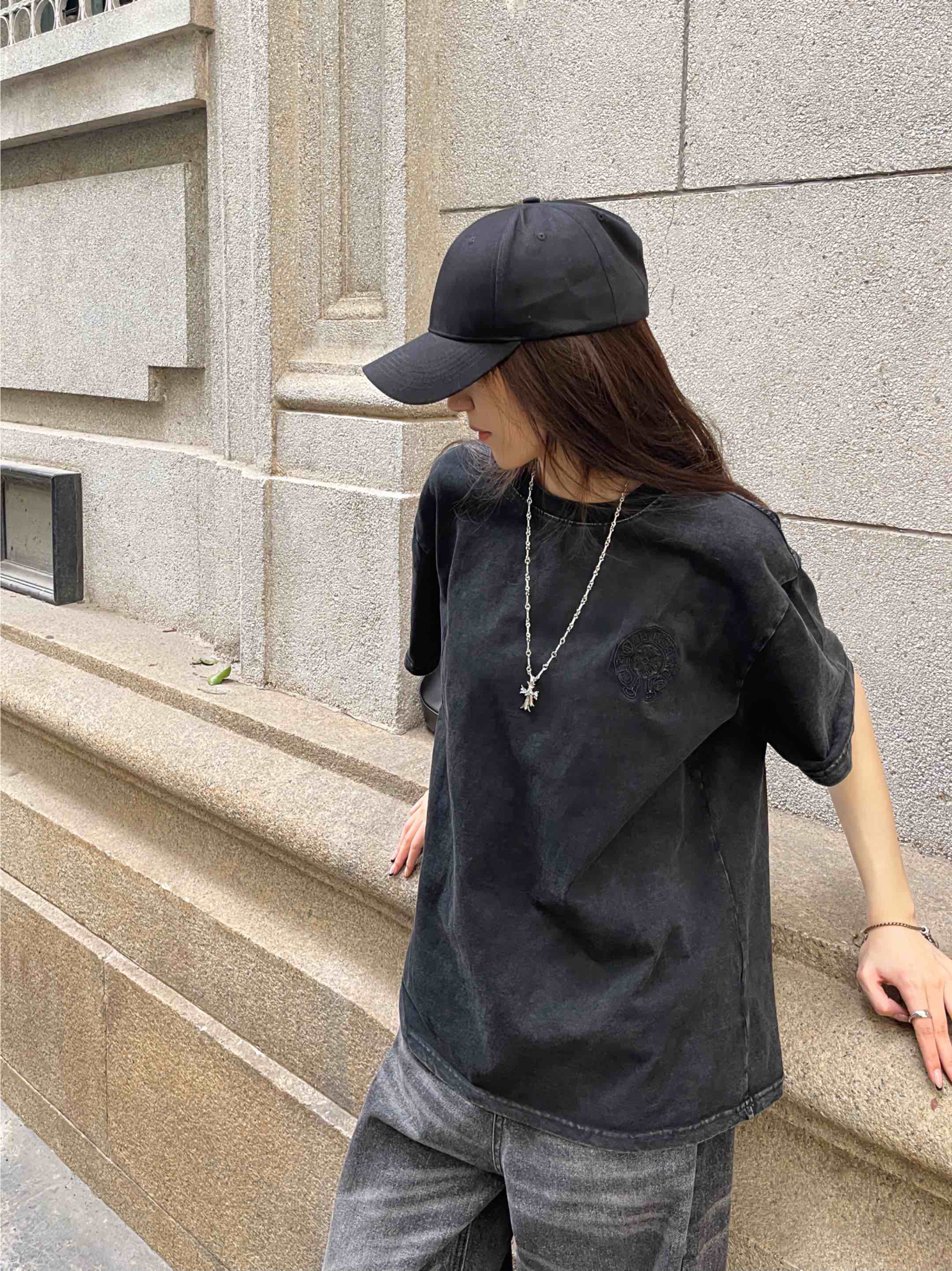 上身素材# Chrome Hearts/克罗心 23ss 水洗做旧后背十字马蹄梵文刺绣短袖