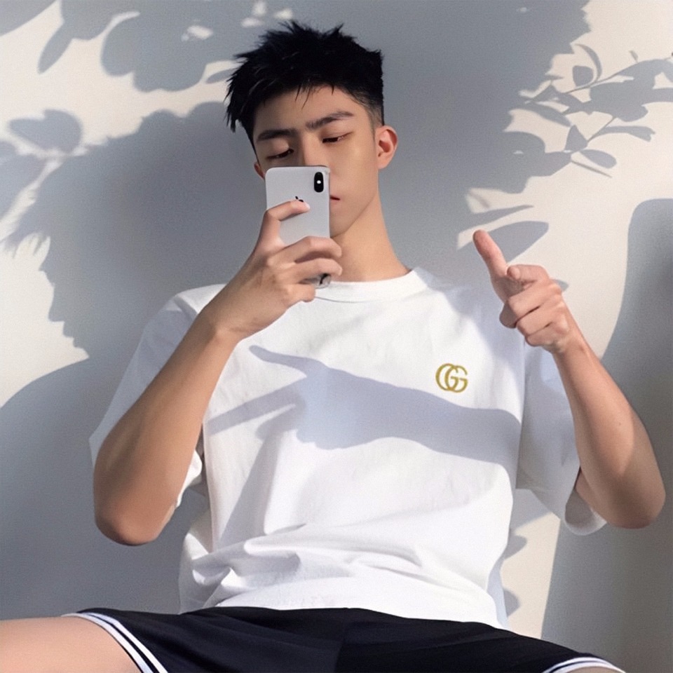 上身素材# Gucci/古驰 22ss 金色双G小标刺绣短袖