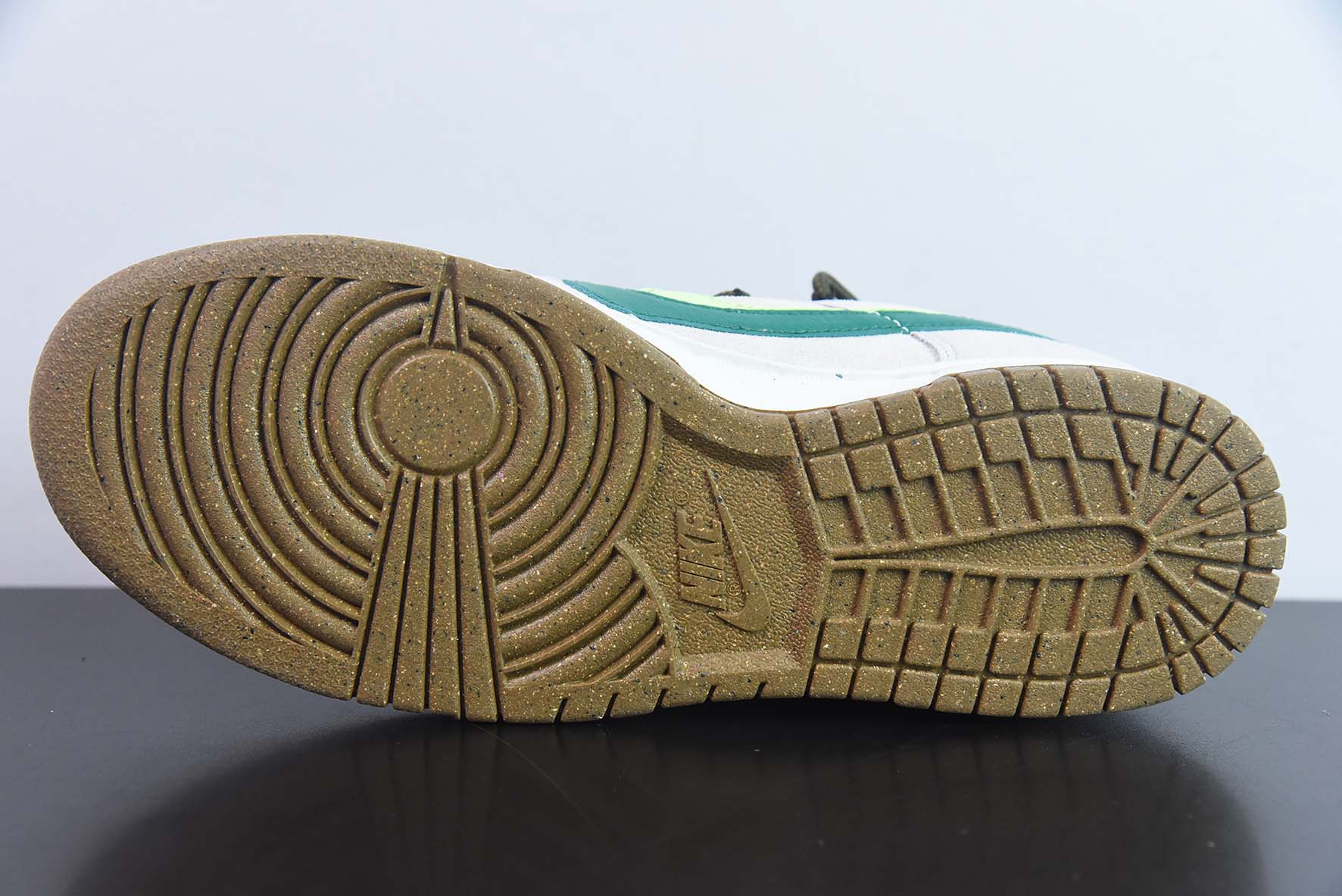 Nike Dunk Low 绿野仙踪双勾绑带定制运动板鞋 货号：DO9457-129