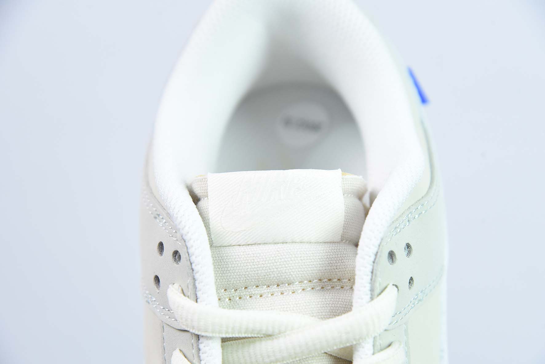 NIKE SB Dunk Low 运动休闲低帮板鞋 大友克洋 麂皮 米黄 货号：DD5896-020