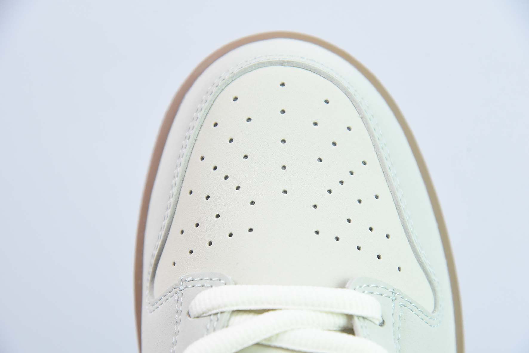 NIKE SB Dunk Low 运动休闲低帮板鞋 大友克洋 麂皮 米黄 货号：DD5896-020