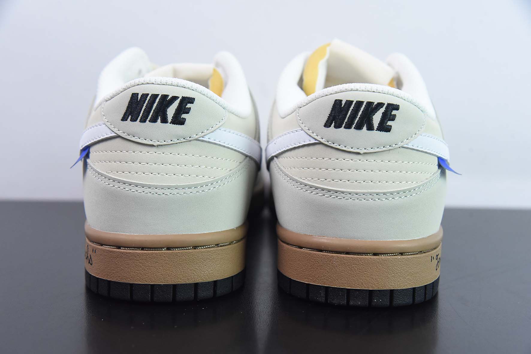 NIKE SB Dunk Low 运动休闲低帮板鞋 大友克洋 麂皮 米黄 货号：DD5896-020