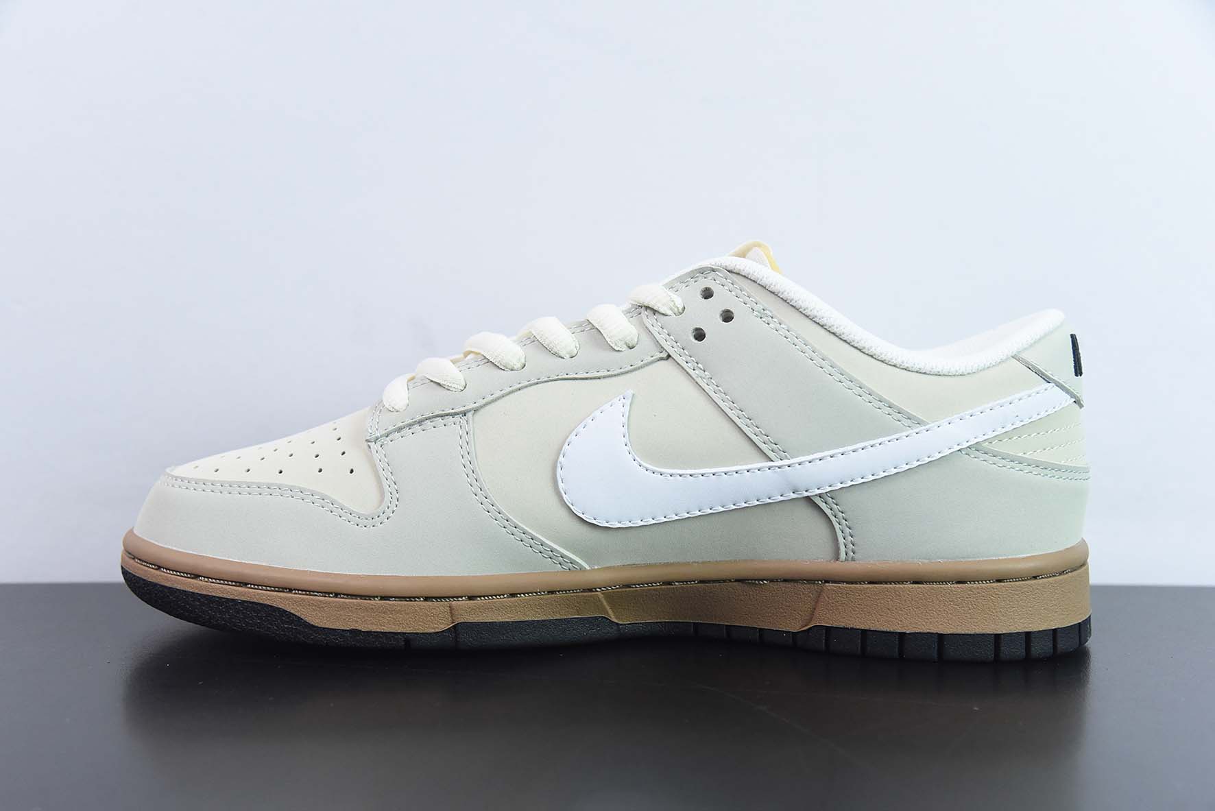 NIKE SB Dunk Low 运动休闲低帮板鞋 大友克洋 麂皮 米黄 货号：DD5896-020