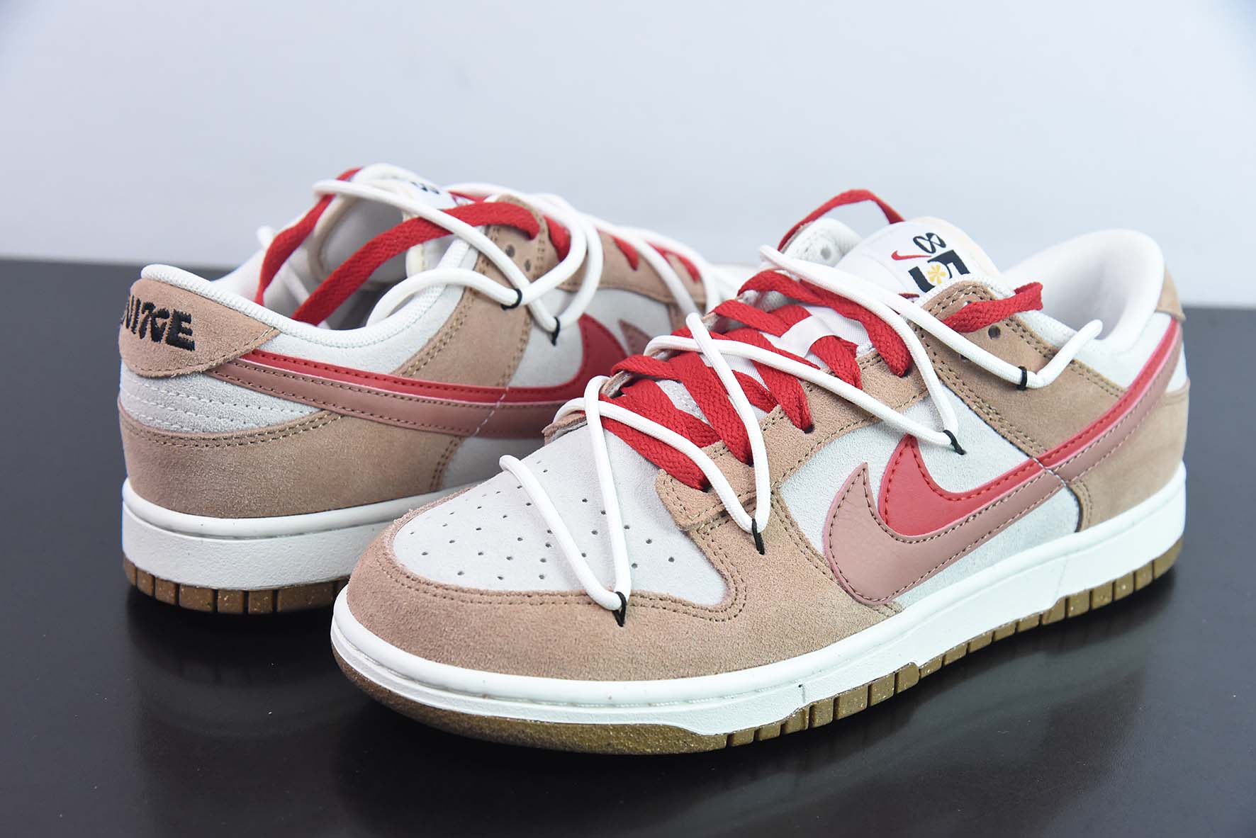 Dunk se 白棕红 SB低帮板鞋 绑带 货号：D09457-130