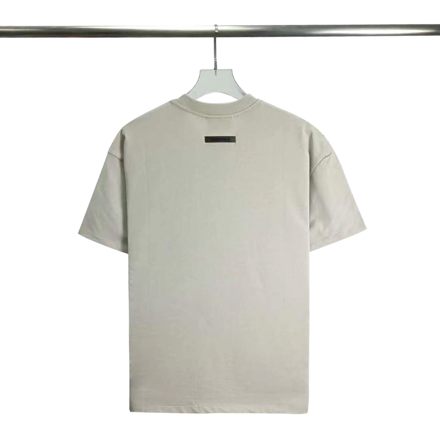 80💰顶级版本FEAR OF GOD FOG ESSENTIALS 3M反光,新款胸前小标反光纯棉男女情侣明星同款短袖
高品面料采用高端双纱爽滑棉!丝滑柔顺!不变形,不起球!
三道质检制规整 做工精致 ,上身舒适透气有质感。印花采用3M反光材质,反光效果极佳。
后背定制3D硅胶铭牌。
区别于中规中矩的短袖,他的设计让它可以行走在更多的场合,无论是运动还是商务,休闲还是正式,都可以完美的融合在当下的穿搭。纯棉的面料吸汗又柔软,非常适合春夏秋三个季节的穿着~百搭又好看的一件潮人单品,入手不亏!
颜色: 高级米
尺码:S-XL