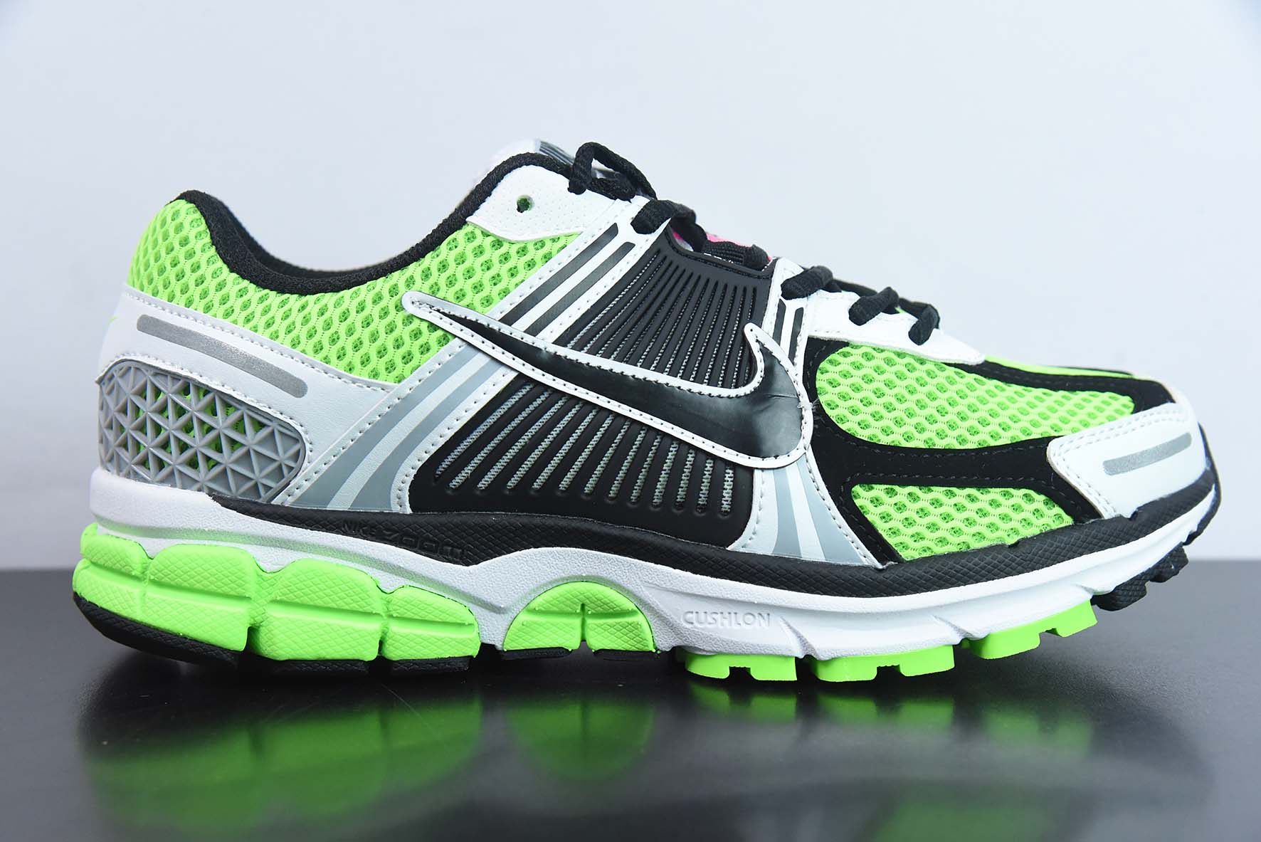 Nike Zoom Vomero 5 SE SP"Electric Green Black"佛莫罗5代系列经典复古休闲运动慢跑鞋“荧光绿白黑”CI1694-300
