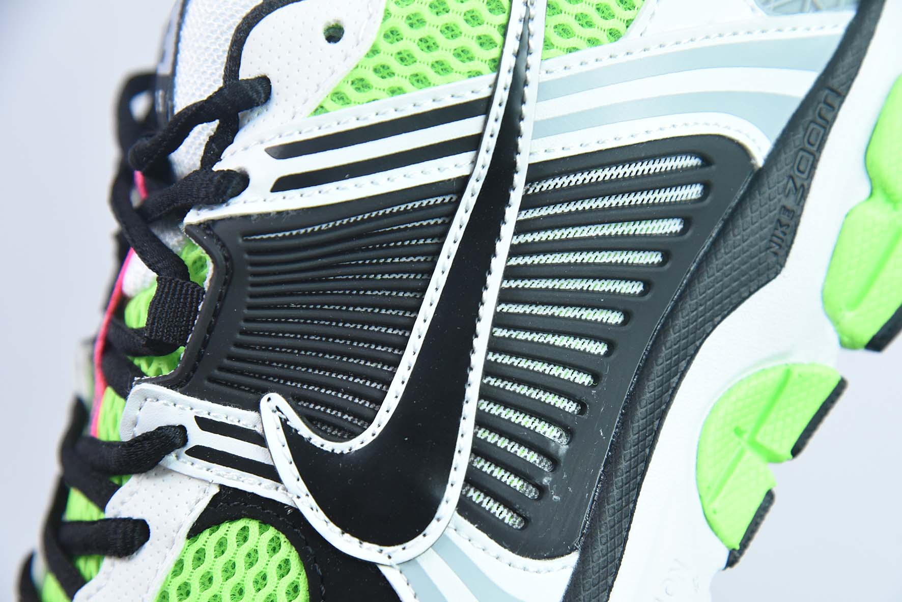 Nike Zoom Vomero 5 SE SP"Electric Green Black"佛莫罗5代系列经典复古休闲运动慢跑鞋“荧光绿白黑”CI1694-300