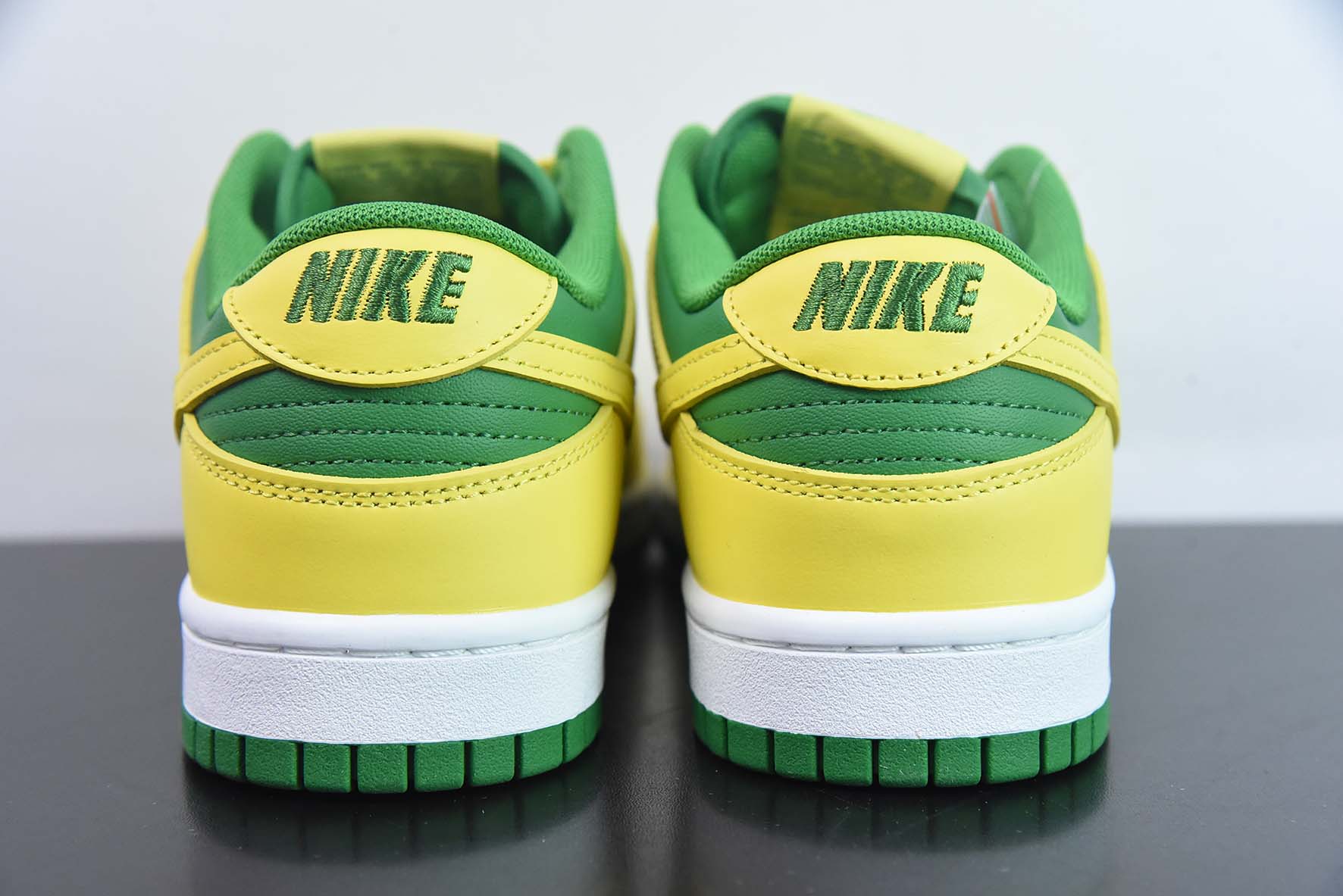 Nike Dunk Low Reverse Brazil 反转巴西低帮运动鞋  货号：DV0833-300