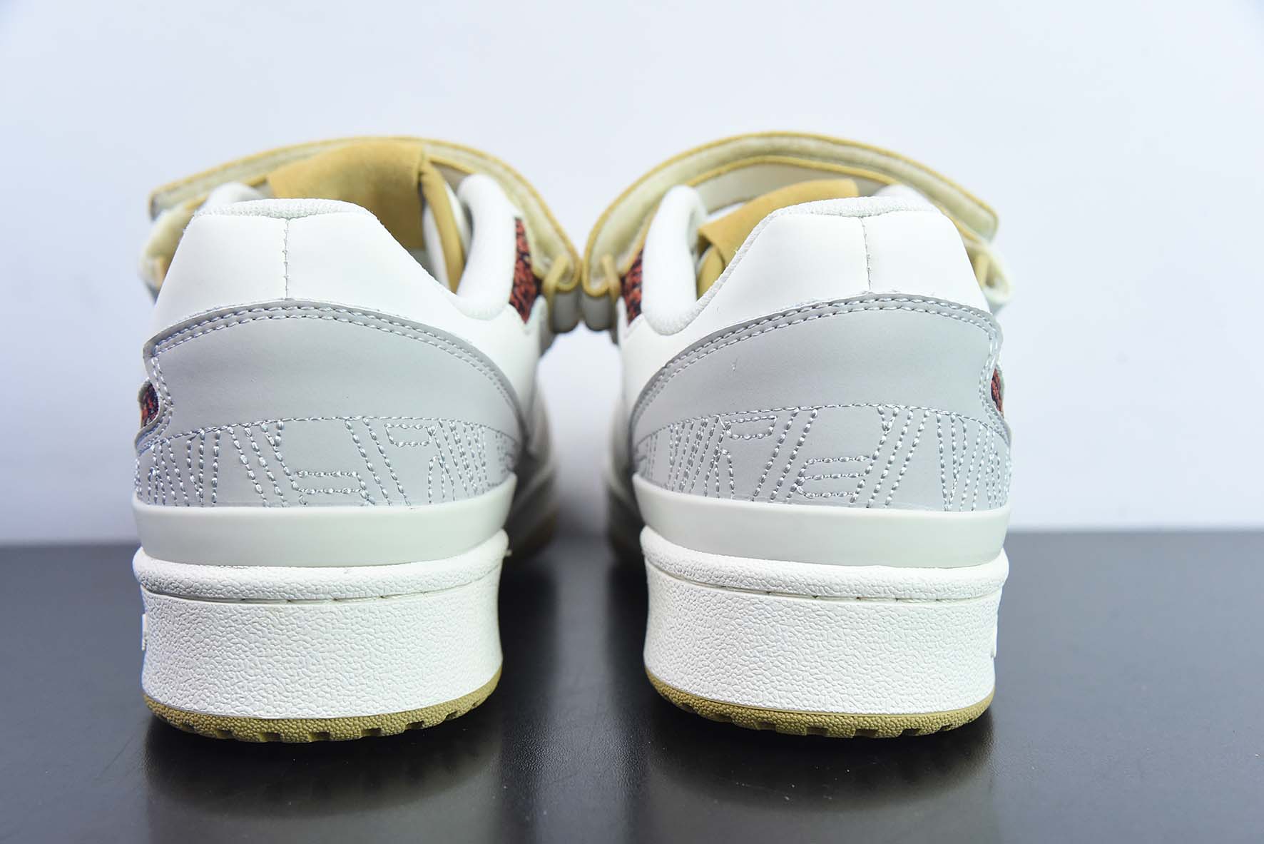 Originals Forum 84 ADV Low 罗马系列魔术贴低帮复古系带百搭休闲运动板鞋“米白浅灰红”HQ4604