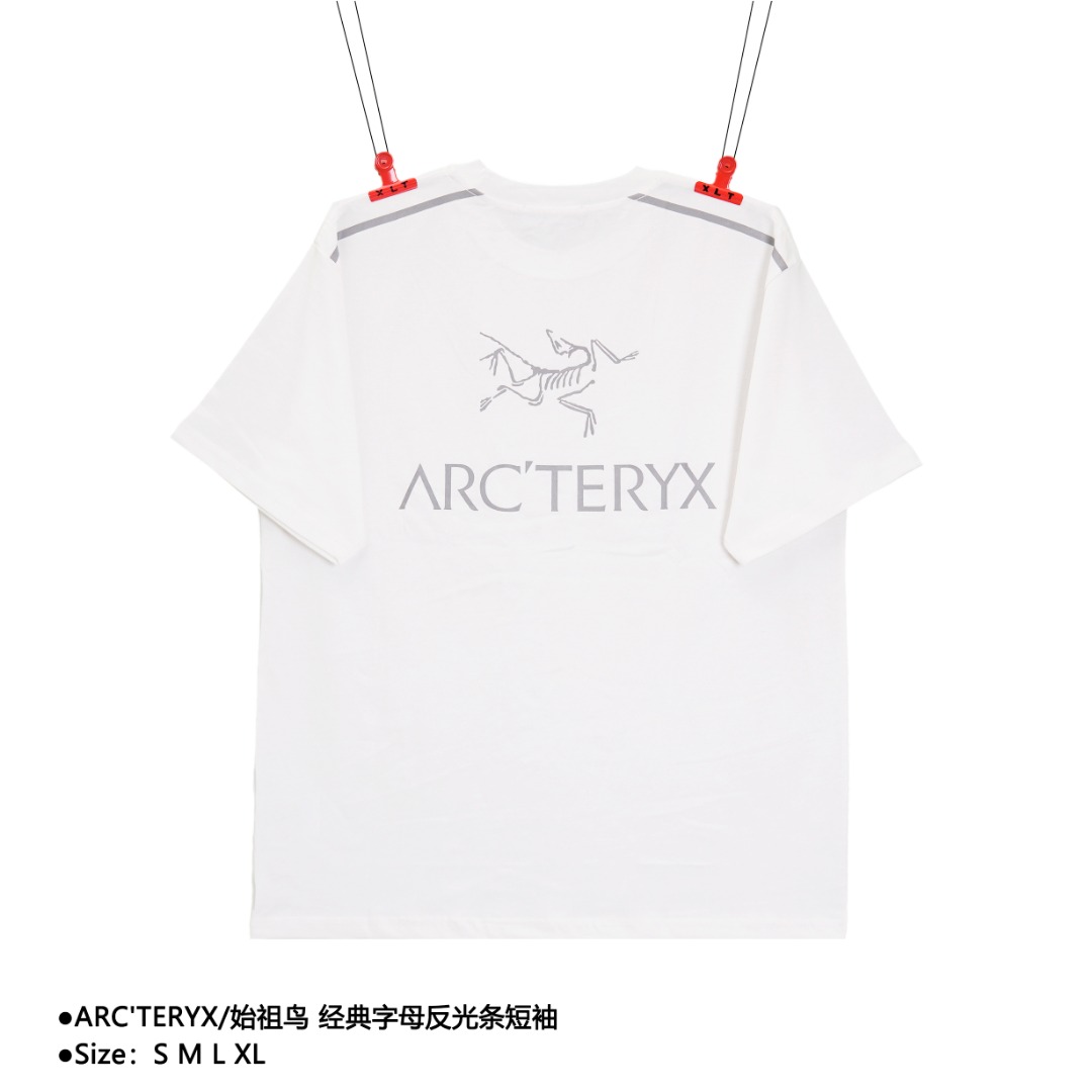 💰140
ARC'TERYX/始祖鸟 经典字母反光条短袖
Size:S M L XL
采用32支双纱 230克重面料 进口针织针梳棉进行制作,厚度适中,有垂感又有轮廓型,上身就是一个舒适!!对微胖身型包容性强,穿上瞬间瘦五斤!领口捆条采用纯棉本布一体切的捆条 无色差 不会变形 !前幅压胶反光条设计感足足 后幅胸口由直喷印花环保胶浆材质,机械化印花工艺。机械印花精度高,套位精准度可达±0.02mm,品质稳定性强。近两年oversize版型成了潮流的专注,也一直是近两年火爆主打,设计师的变更让此品牌一炮而红,时代的进步时装也需要新鲜的元素和新潮设计的血液冲击,才能把辉煌延续下去!男女同款
款式编号:AA-526506056015