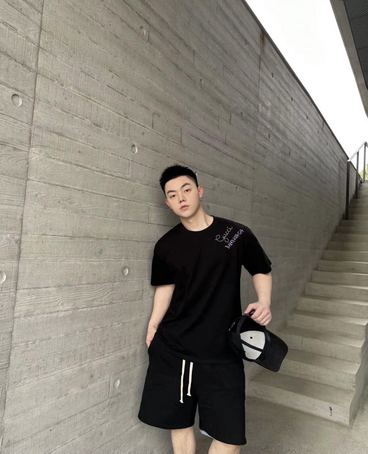 上身素材# Balenciaga/巴黎世家 X GUCCI/古驰 联名背后印花圆领套头短袖