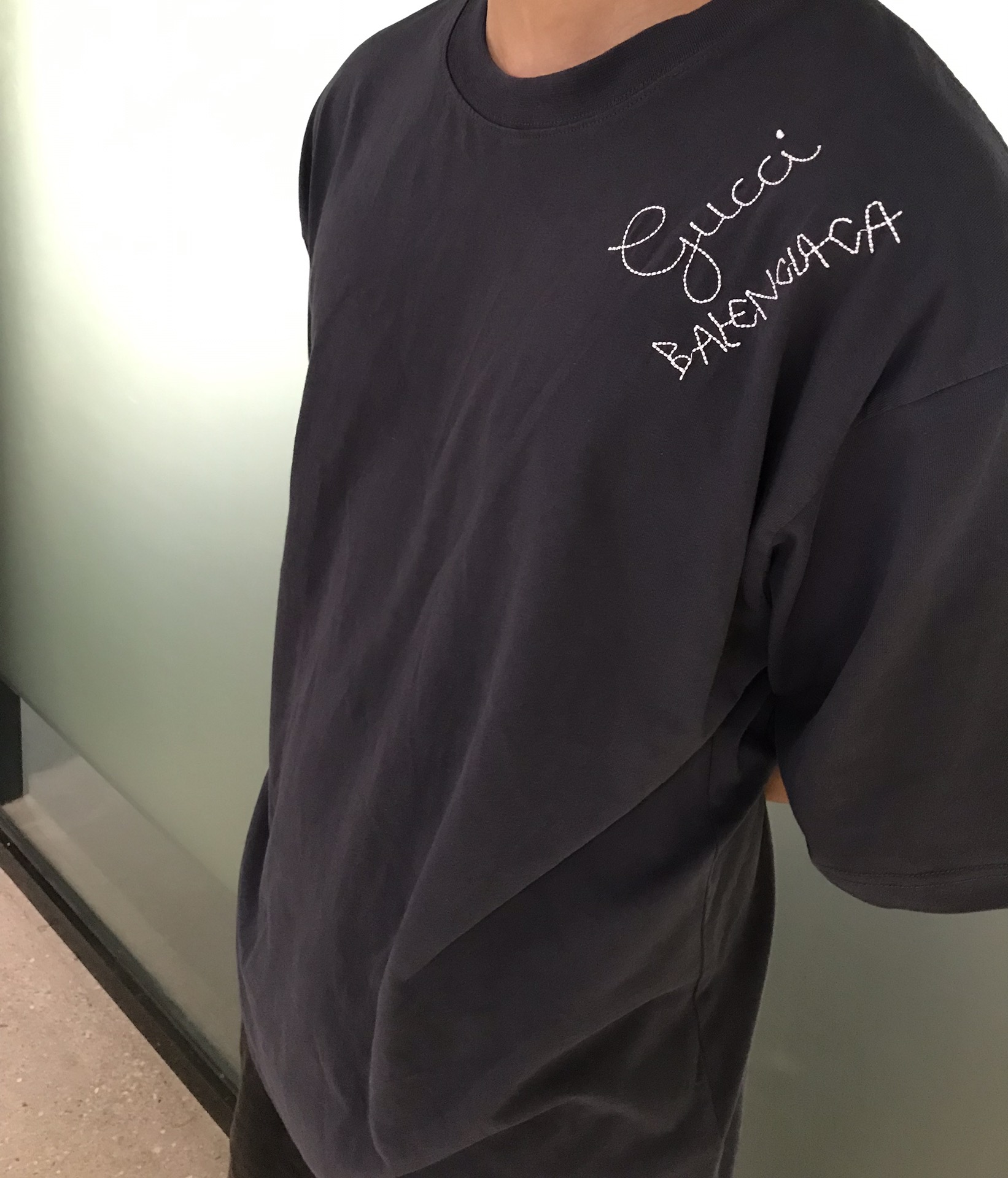 上身素材# Balenciaga/巴黎世家 X GUCCI/古驰 联名背后印花圆领套头短袖