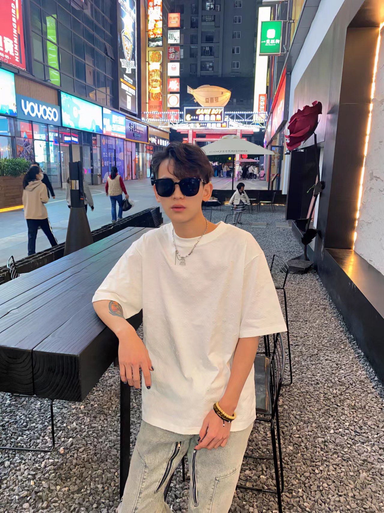 上身素材# Louis Vuitton/路易威登 LV 23ss 满印老花植绒短袖T恤