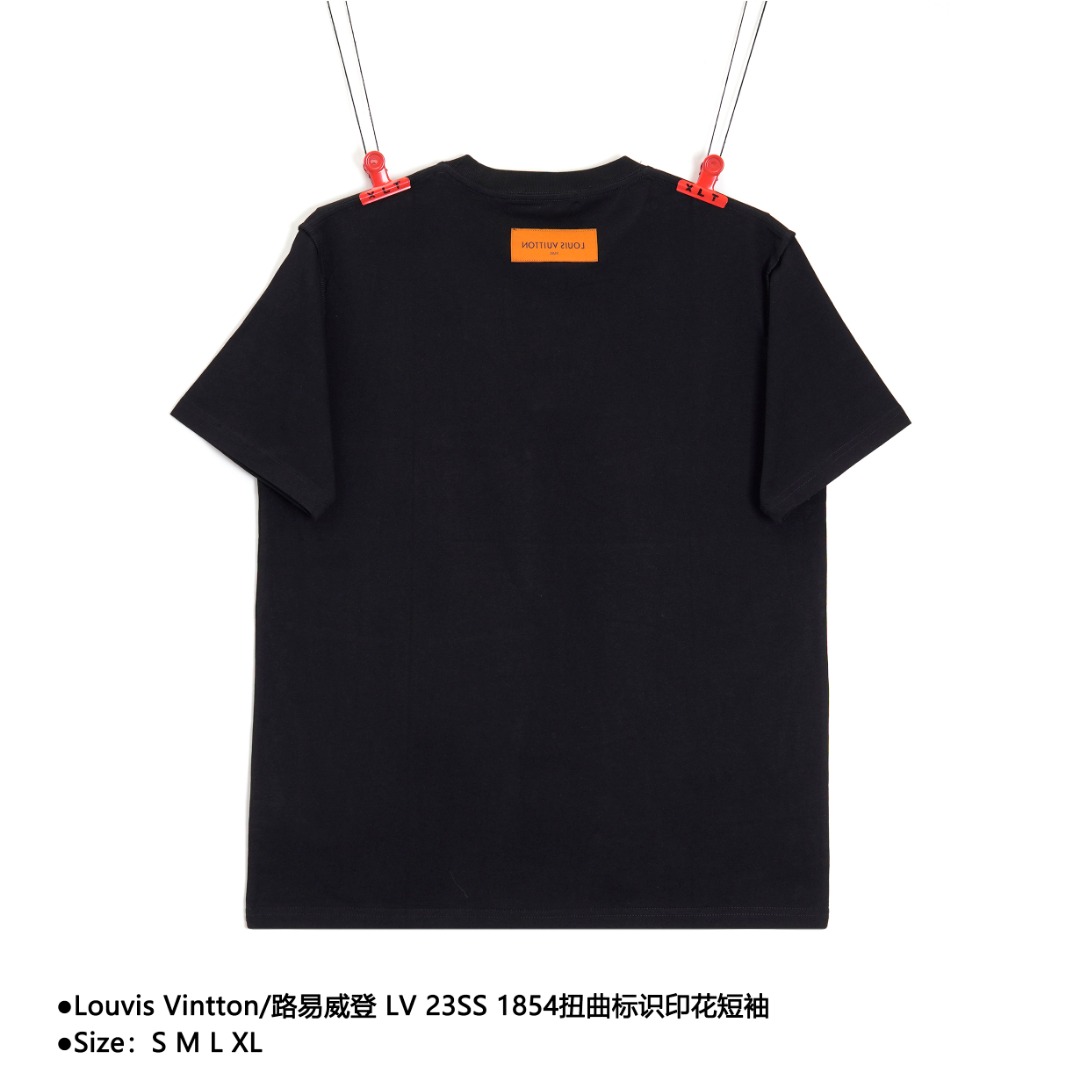 Louvis Vintton/路易威登 LV 23SS 1854扭曲标识印花短袖 夏季限量定制款 经典扭曲字母logo标识,添加1854数字标识,不经意间凸显品牌属性,进口的印花工艺,加上280克的厚重面料,透气舒适不易变形 款式编号:WF-56056056015