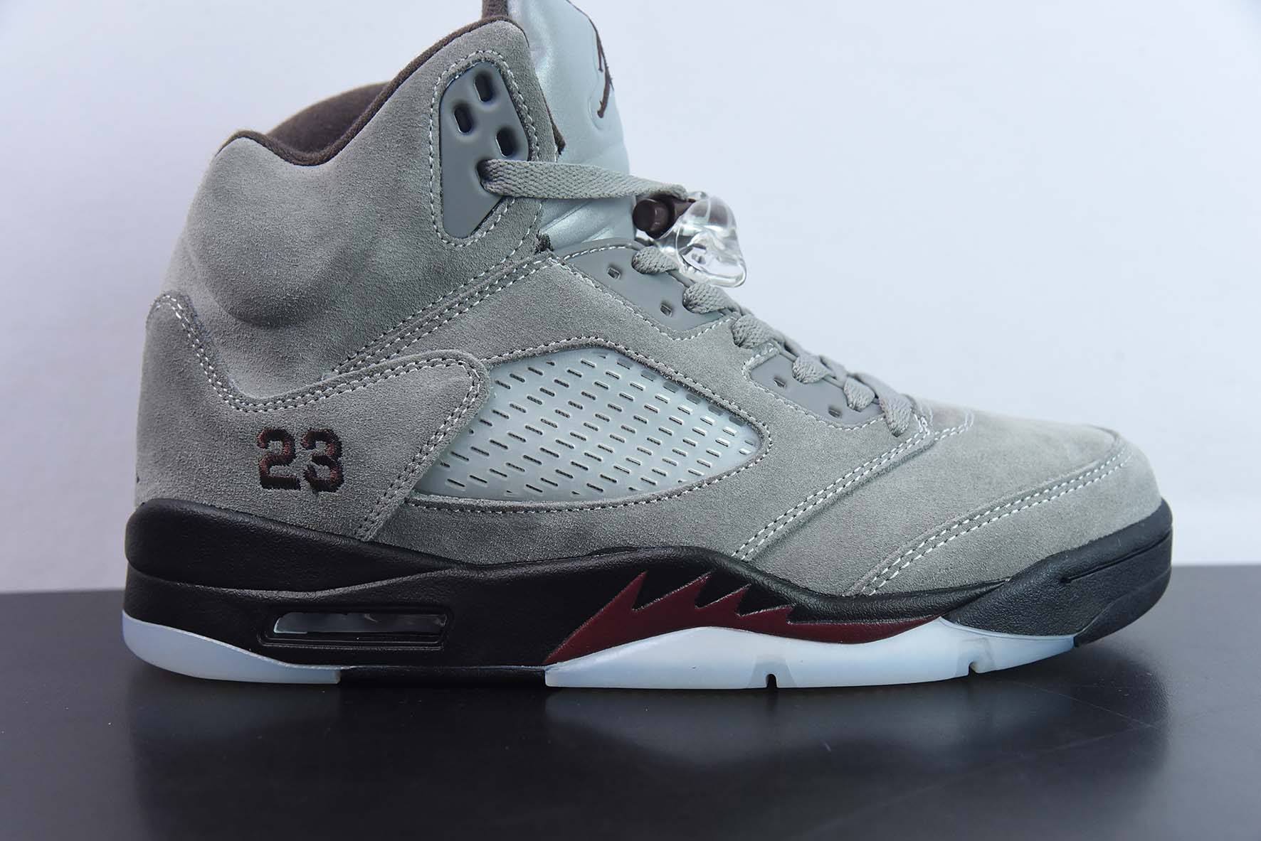 IHFL80643168 A Ma Maniére x Air Jordan 5 "Light Bone" 货号：FD1330-006 尺码：40-47