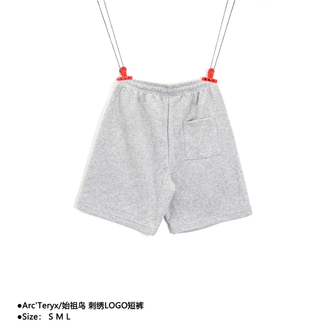 💰150
Arc'Teryx/始祖鸟 刺绣LOGO短裤
Size：S M L

这款运动裤是运动服饰中的主打单品 也是四季街头的百搭神器，无性别的男女同款 基础修身版型裁剪，上身俐落干净更显干练帅气！客供定制毛圈针织布精制 裤身整体厚实保暖，贴身柔软舒适透气 休闲版型裁剪，束口裤脚更显运动感 前面饰有刺绣标签， 可搭配各式夹克和大衣轻松搭配 打造时尚造型。 

款式编号：TN-56056056016