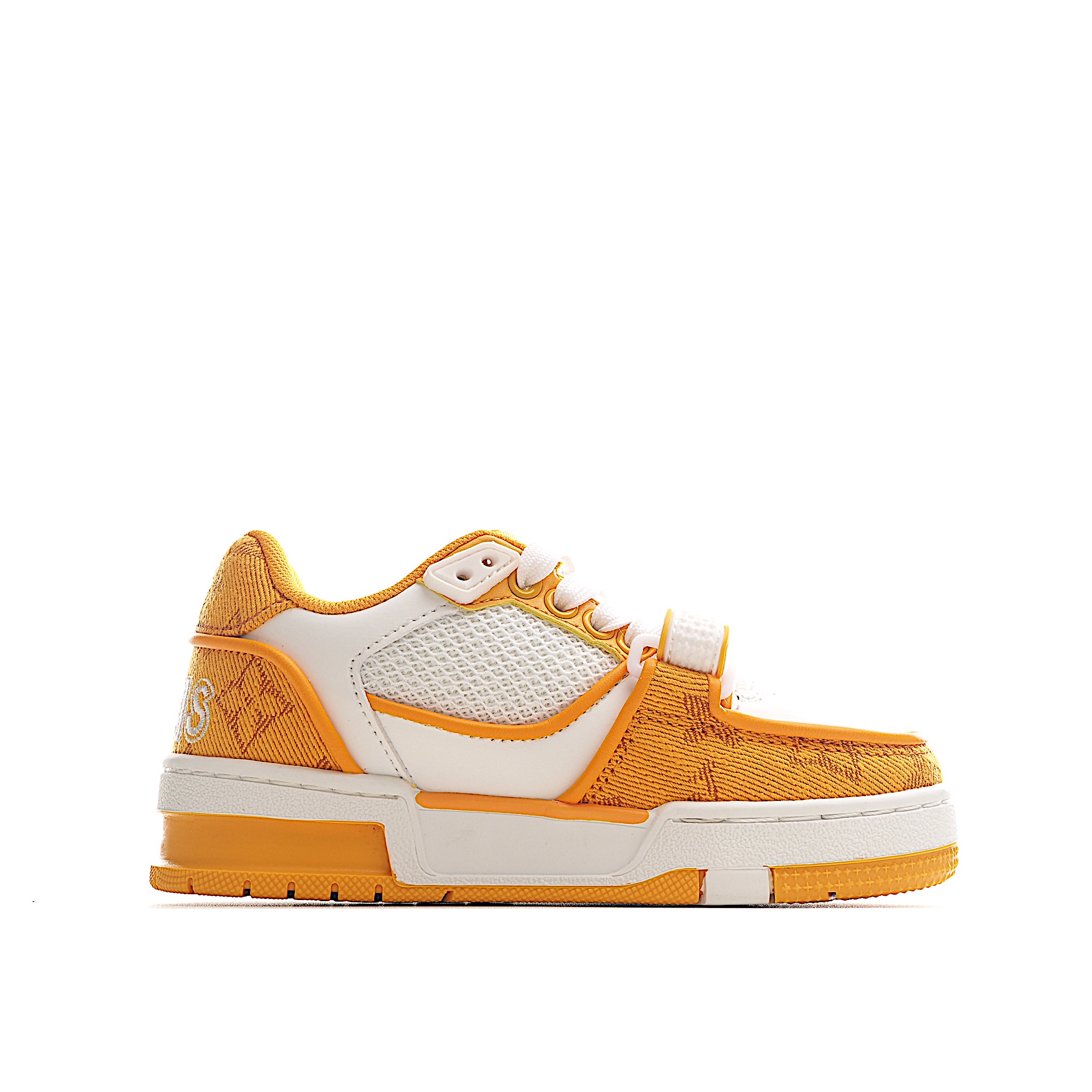 图片[3]-LV儿童时尚系带魔术贴板鞋 受复古篮球鞋的启发，Virgil Abloh 为 L V此次取材字母组合压纹小牛皮。作为鞋收集的图标的个性发光。由会标牛仔布和魔术贴肩带制成，带有会标花卉图案注入。后跟采用柔软材质舒适贴合脚踝。 尺码：26-37 货号：黄色-选品中心