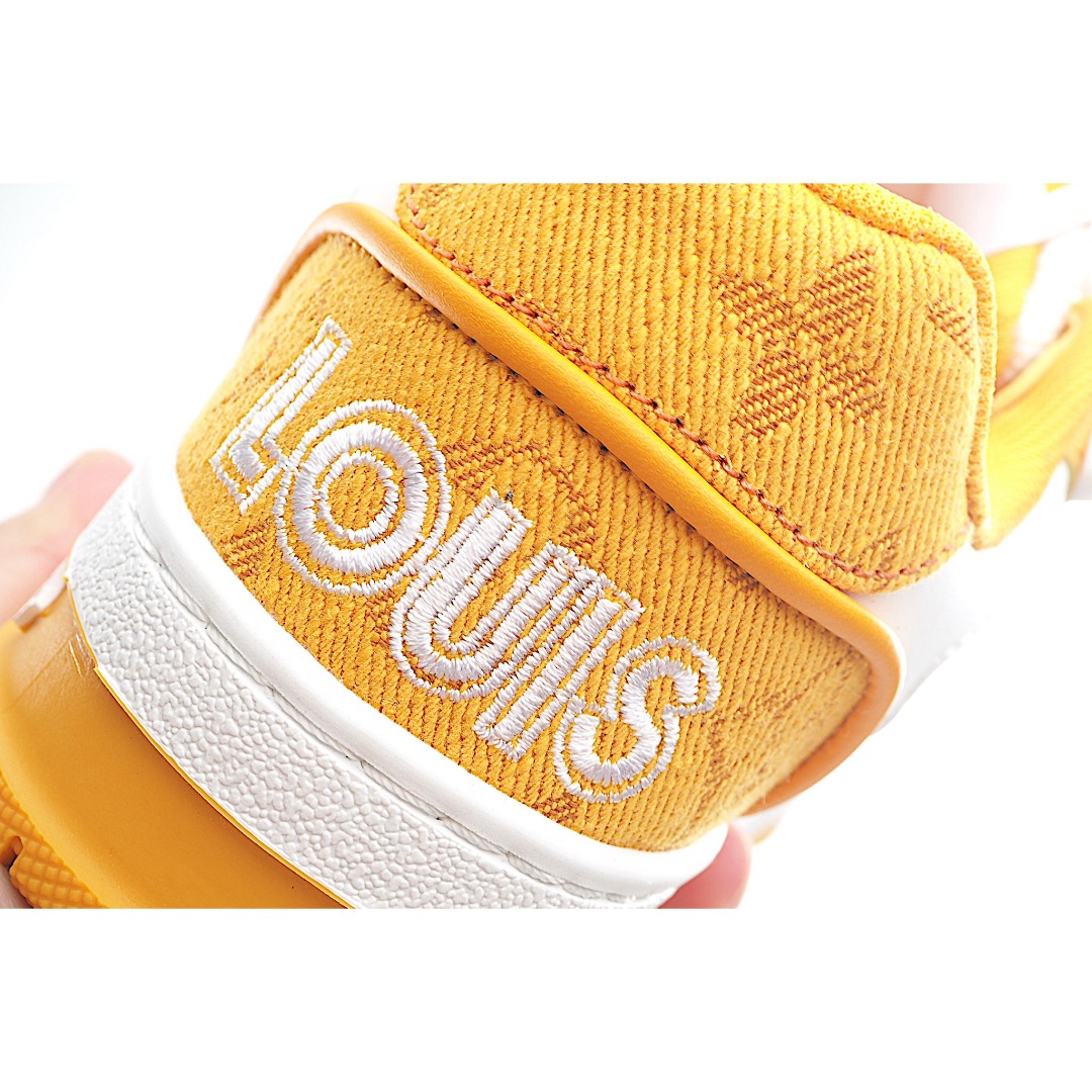 图片[9]-LV儿童时尚系带魔术贴板鞋 受复古篮球鞋的启发，Virgil Abloh 为 L V此次取材字母组合压纹小牛皮。作为鞋收集的图标的个性发光。由会标牛仔布和魔术贴肩带制成，带有会标花卉图案注入。后跟采用柔软材质舒适贴合脚踝。 尺码：26-37 货号：黄色-选品中心