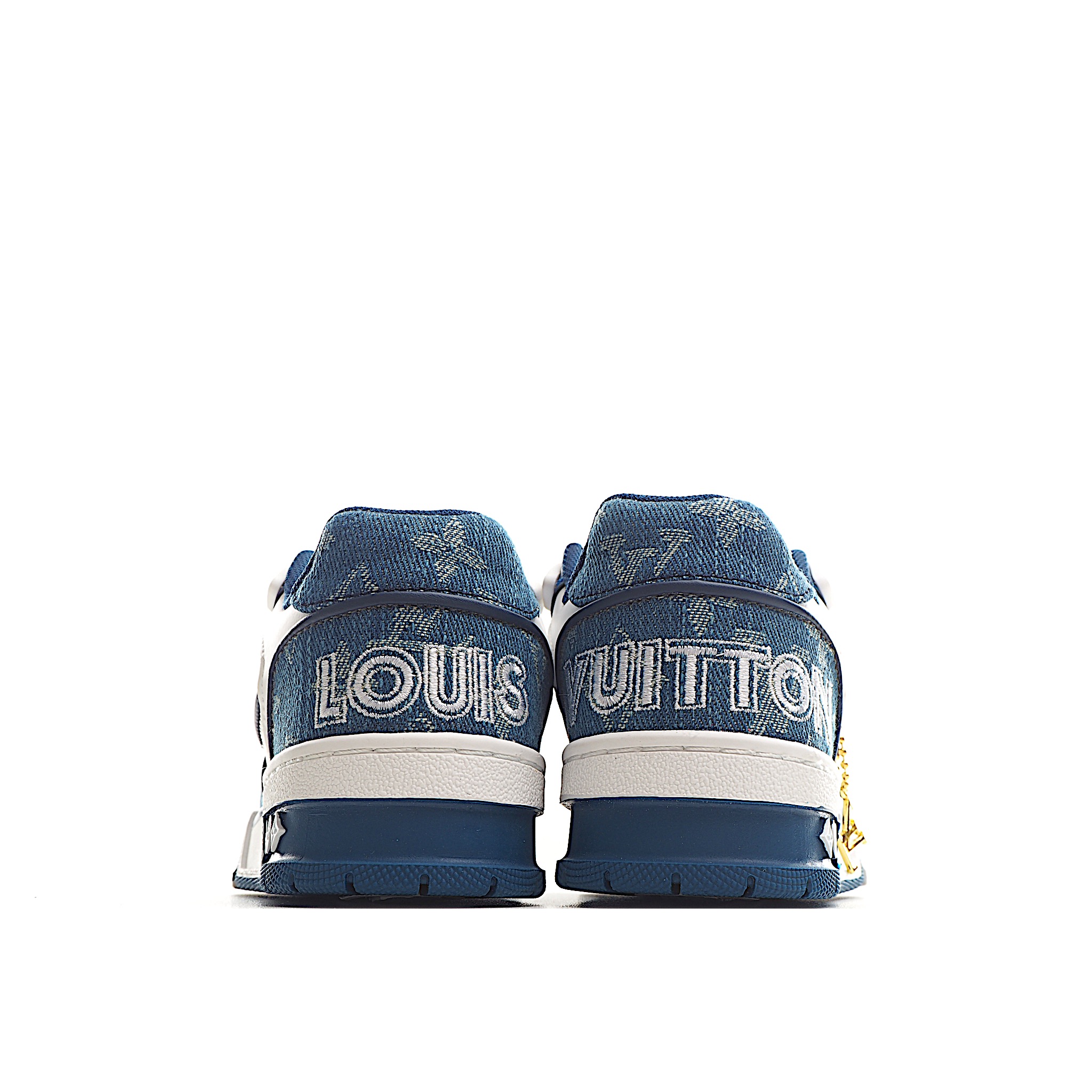 图片[5]-LV儿童时尚系带魔术贴板鞋 受复古篮球鞋的启发，Virgil Abloh 为 L V此次取材字母组合压纹小牛皮。作为鞋收集的图标的个性发光。由会标牛仔布和魔术贴肩带制成，带有会标花卉图案注入。后跟采用柔软材质舒适贴合脚踝。 尺码：26-37 货号：蓝色-选品中心