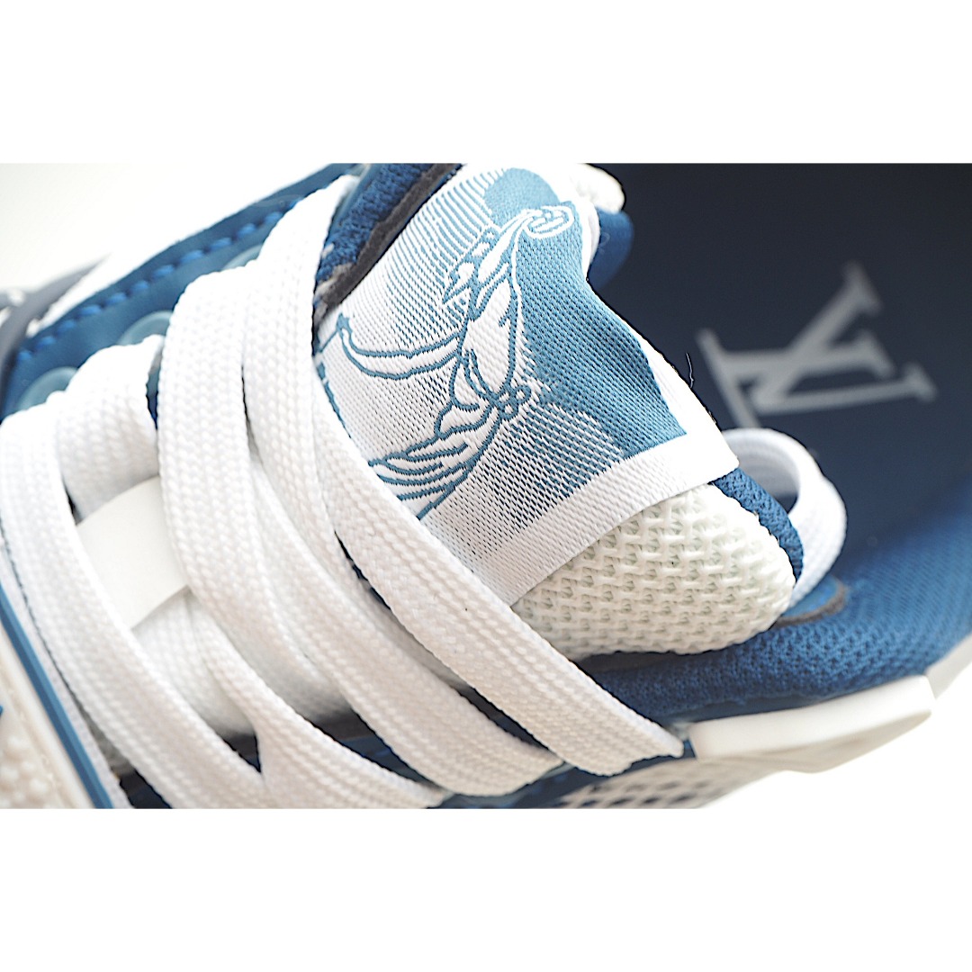 图片[8]-LV儿童时尚系带魔术贴板鞋 受复古篮球鞋的启发，Virgil Abloh 为 L V此次取材字母组合压纹小牛皮。作为鞋收集的图标的个性发光。由会标牛仔布和魔术贴肩带制成，带有会标花卉图案注入。后跟采用柔软材质舒适贴合脚踝。 尺码：26-37 货号：蓝色-选品中心